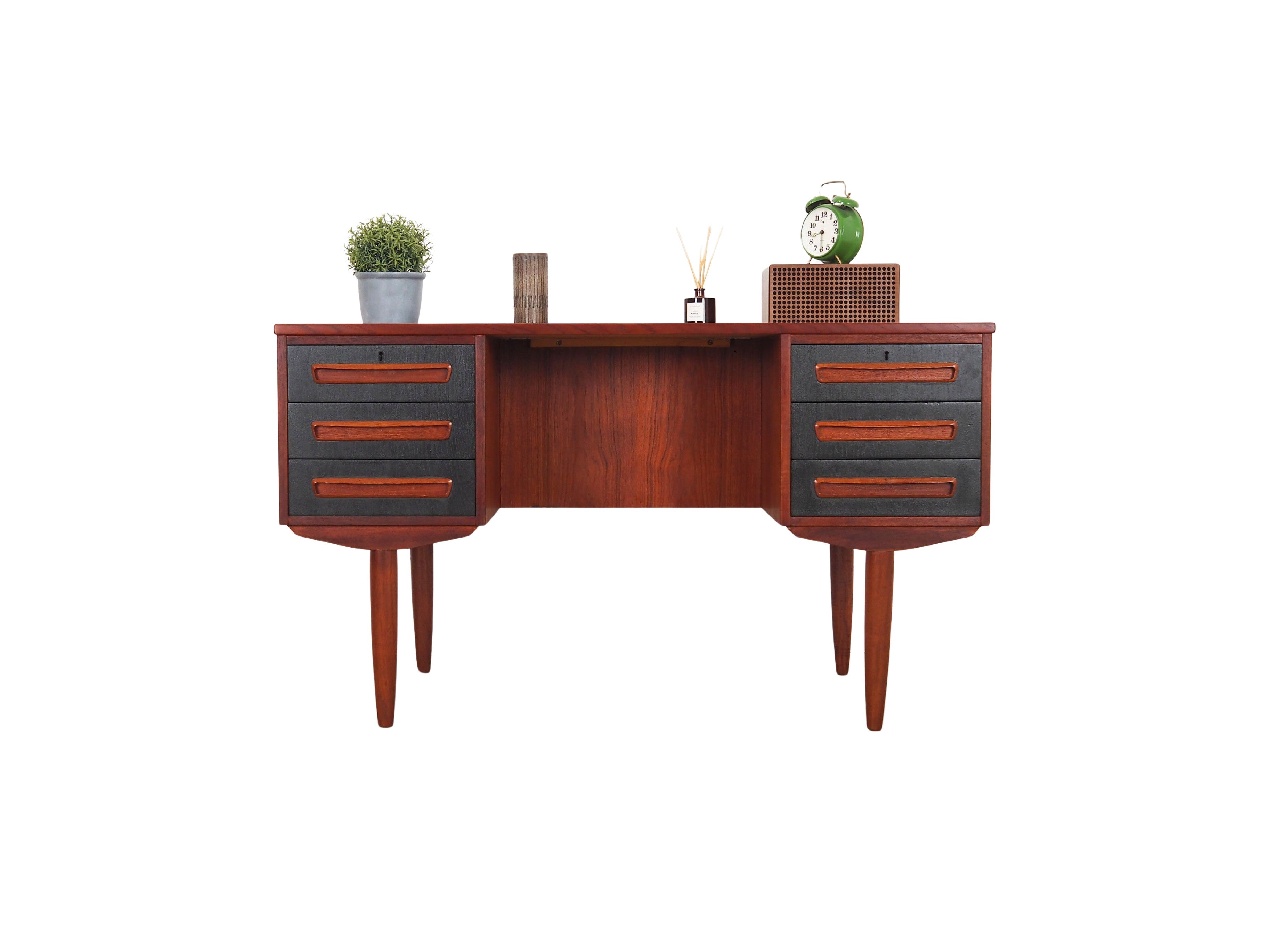 Teak_desk,_Danish_design,_1970s,_manufacturer:_A.P._Møbler_Svenstrup