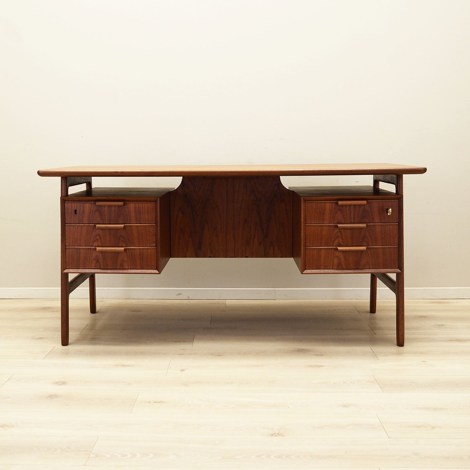 Teak_Desk,_Omann_Jun,_Danish_Production,_1970s,_Denmark
