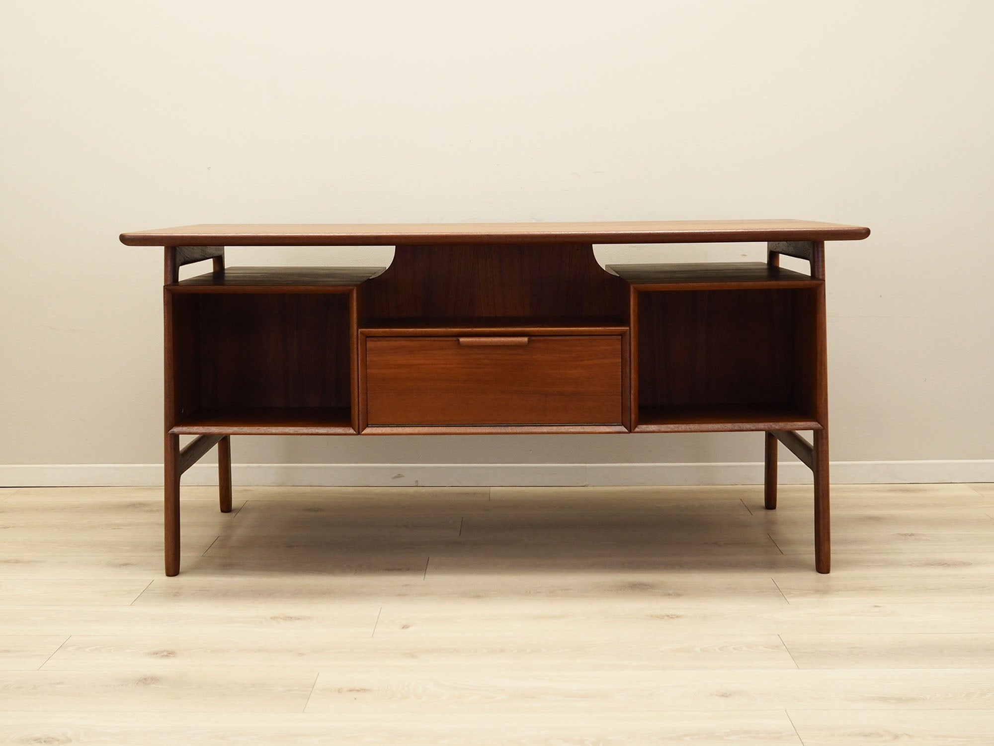 Teak_Desk,_Omann_Jun,_Danish_Production,_1970s,_Denmark