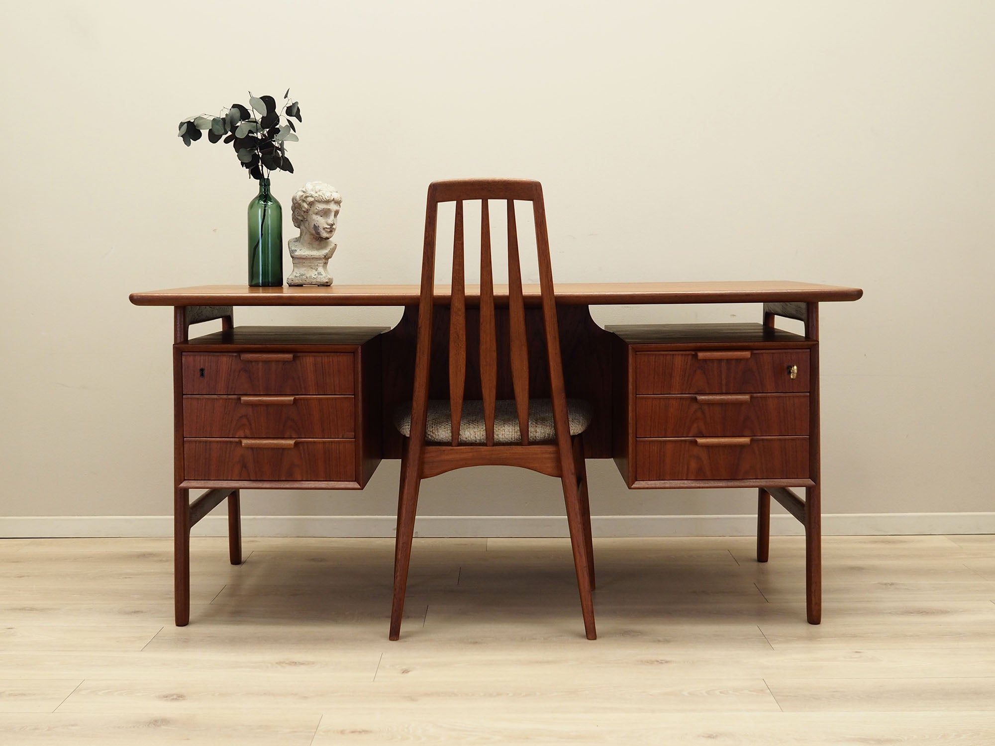 Teak_Desk,_Omann_Jun,_Danish_Production,_1970s,_Denmark