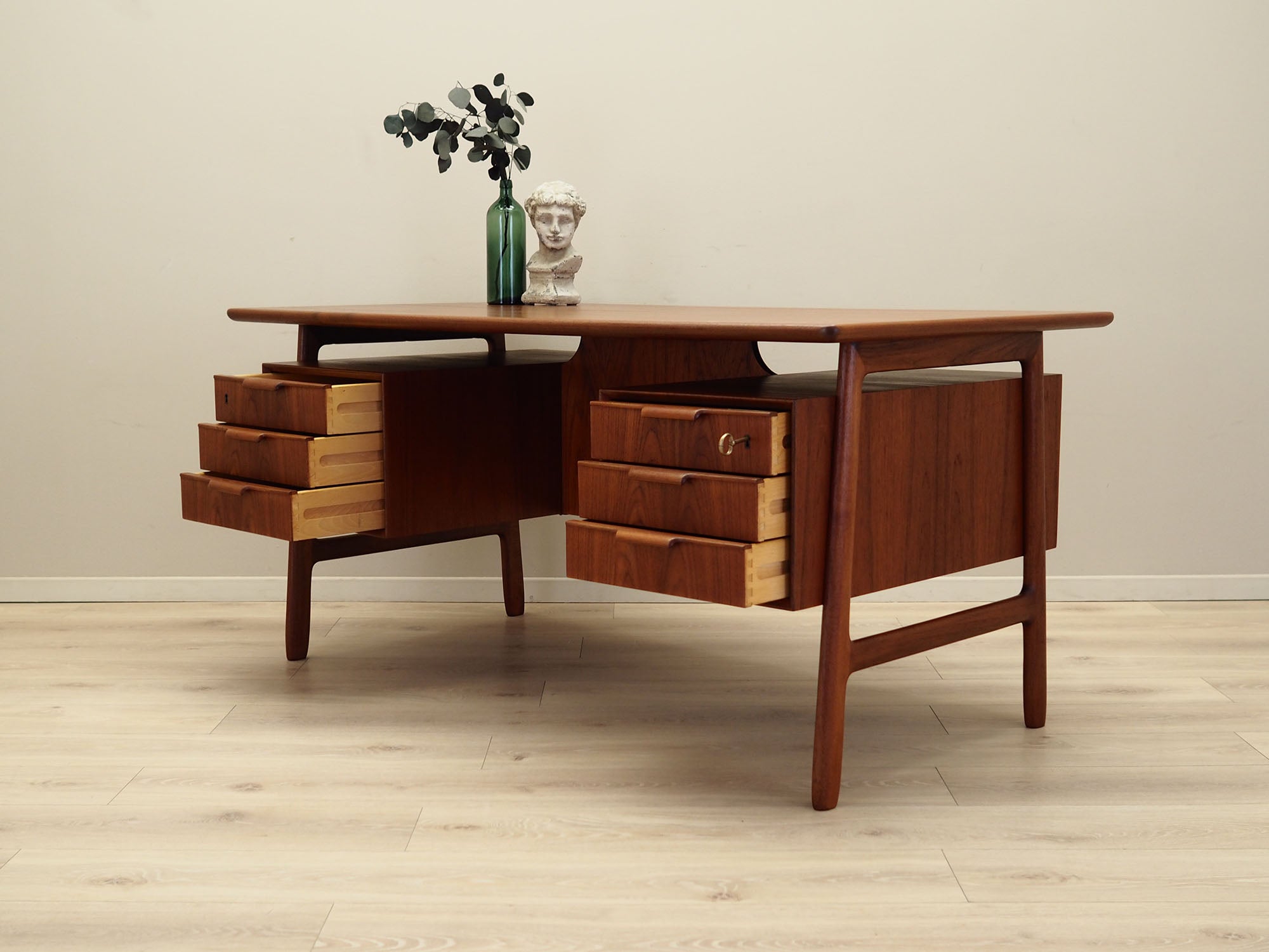 Teak_Desk,_Omann_Jun,_Danish_Production,_1970s,_Denmark