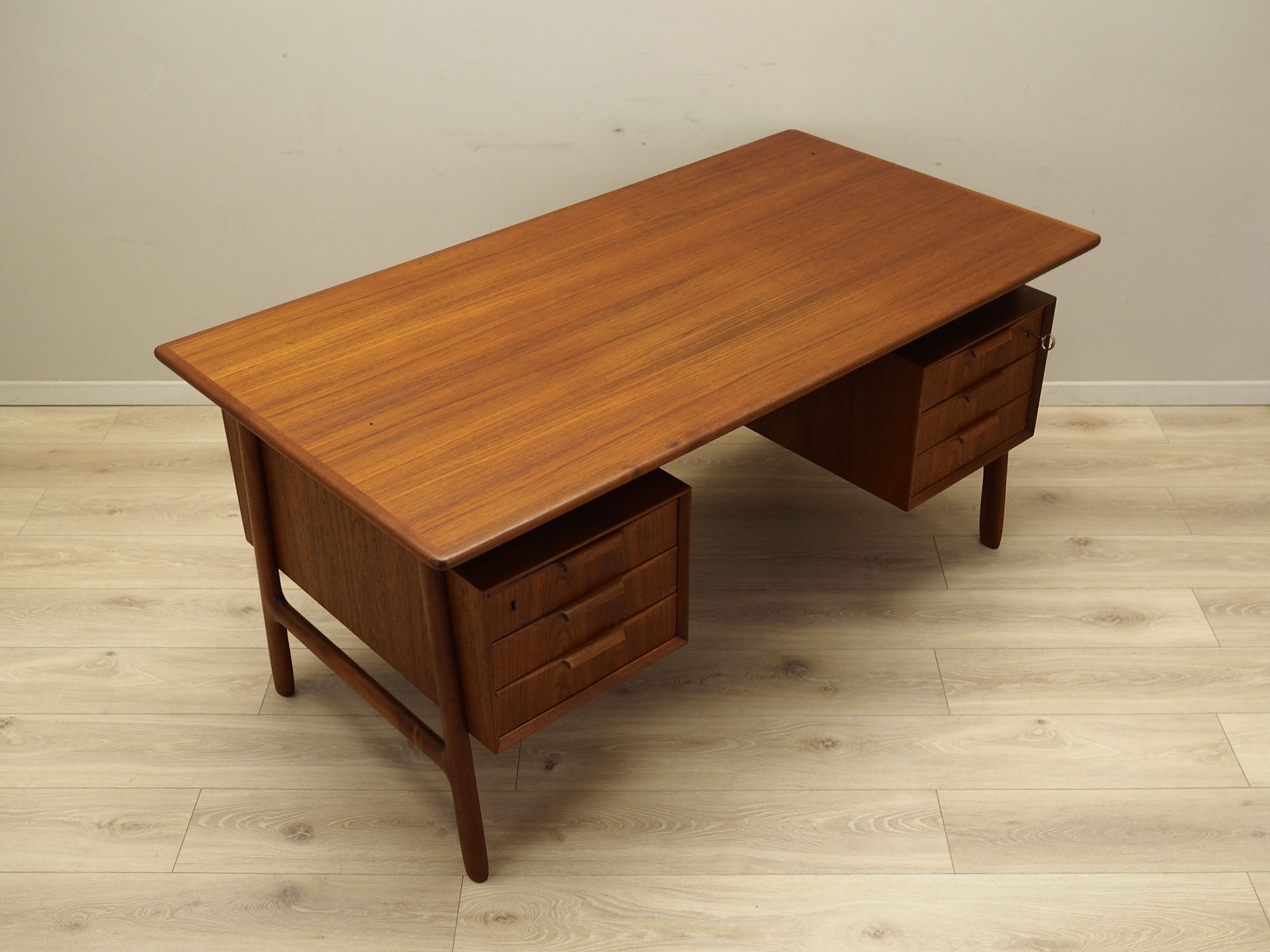 Teak_Desk,_Omann_Jun,_Danish_Production,_1970s,_Denmark