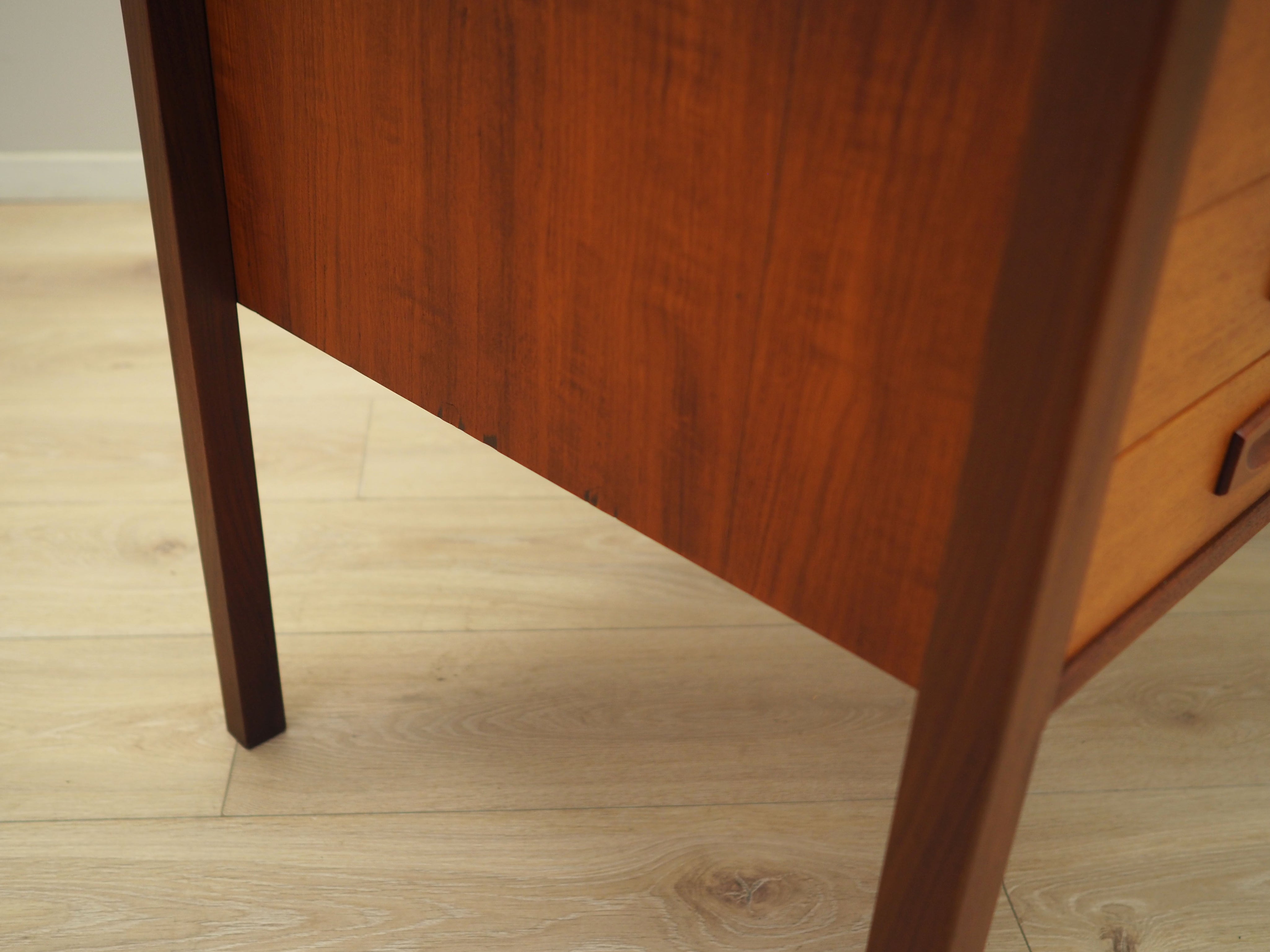 Teak_Desk,_Veneer,_1970s,_Denmark