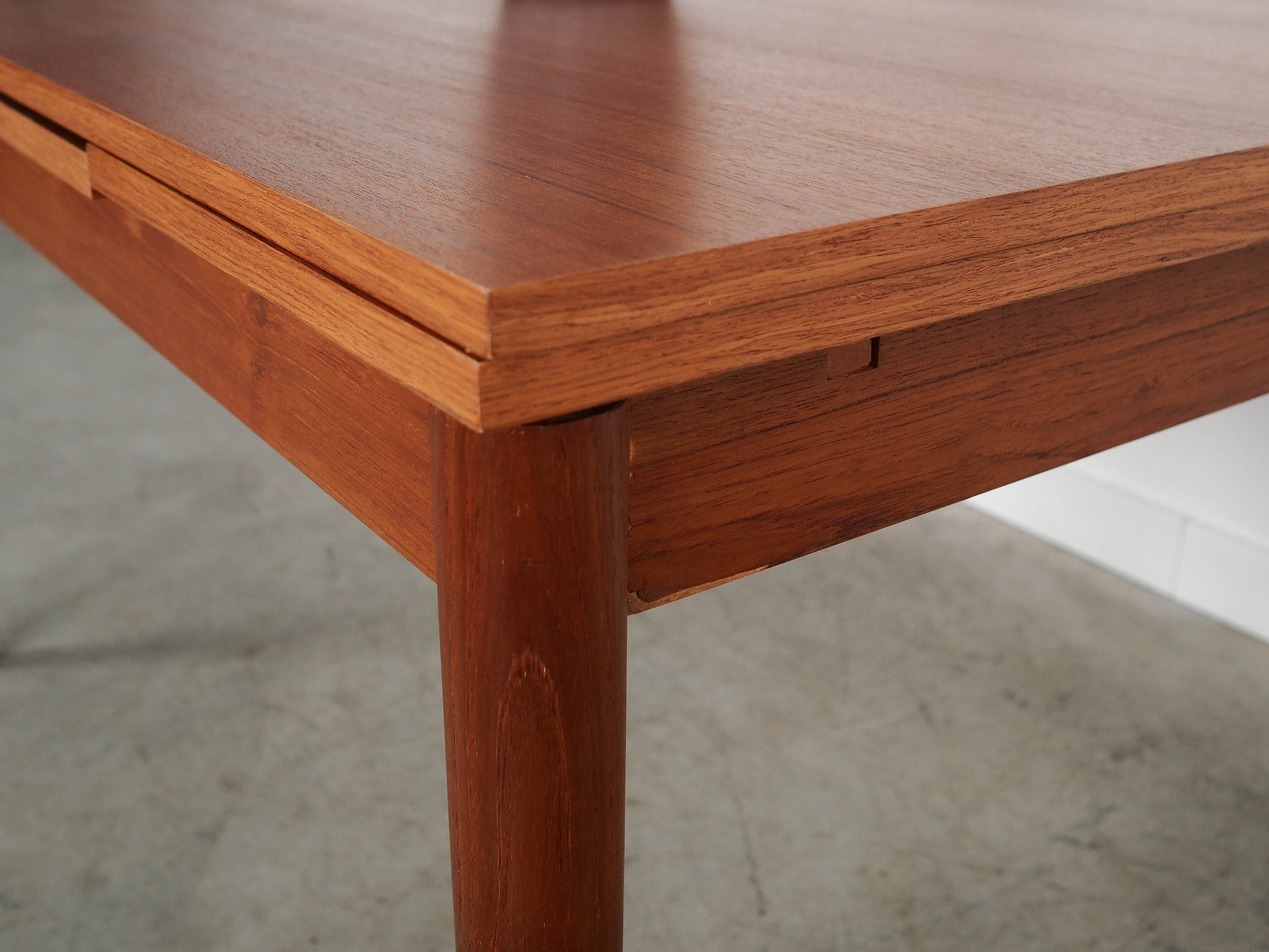 Teak_Dining_Table,_Danish_Design,_1970s,_Denmark