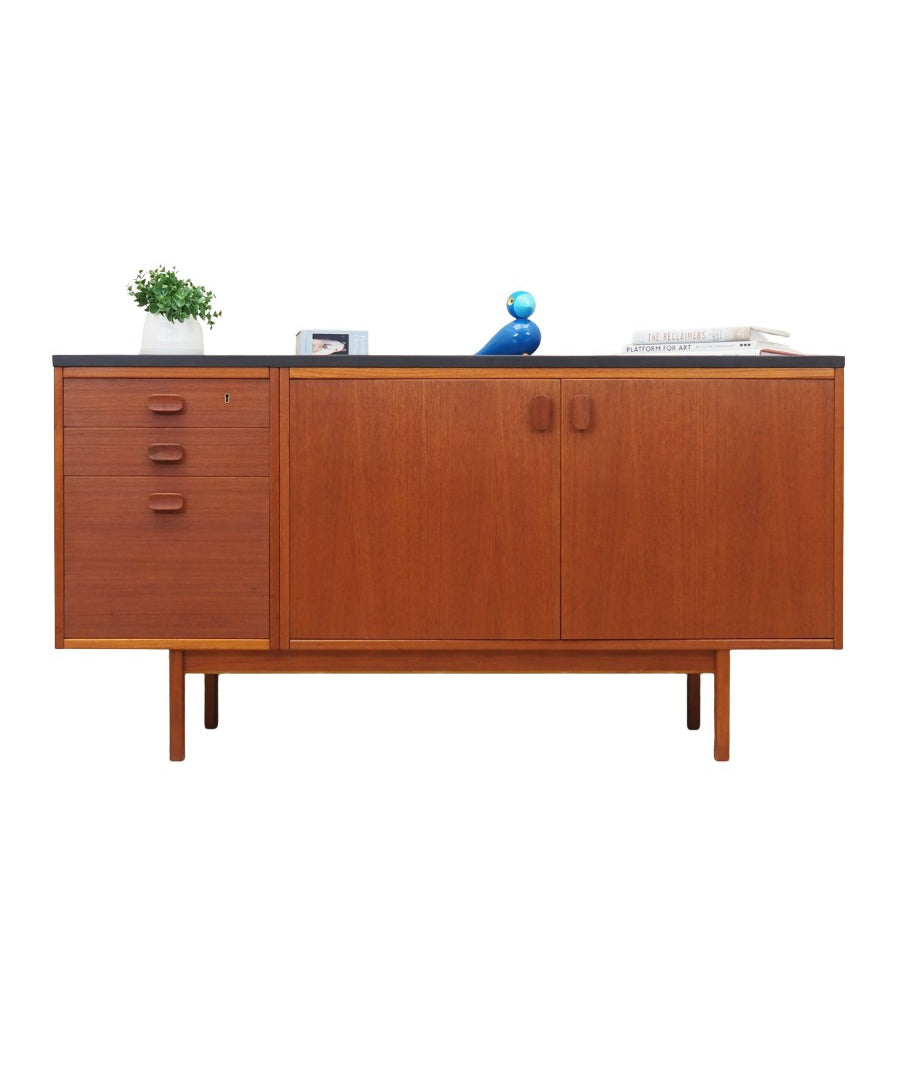 Teak_dresser,_Danish_design,_1960s,_production:_Denmark