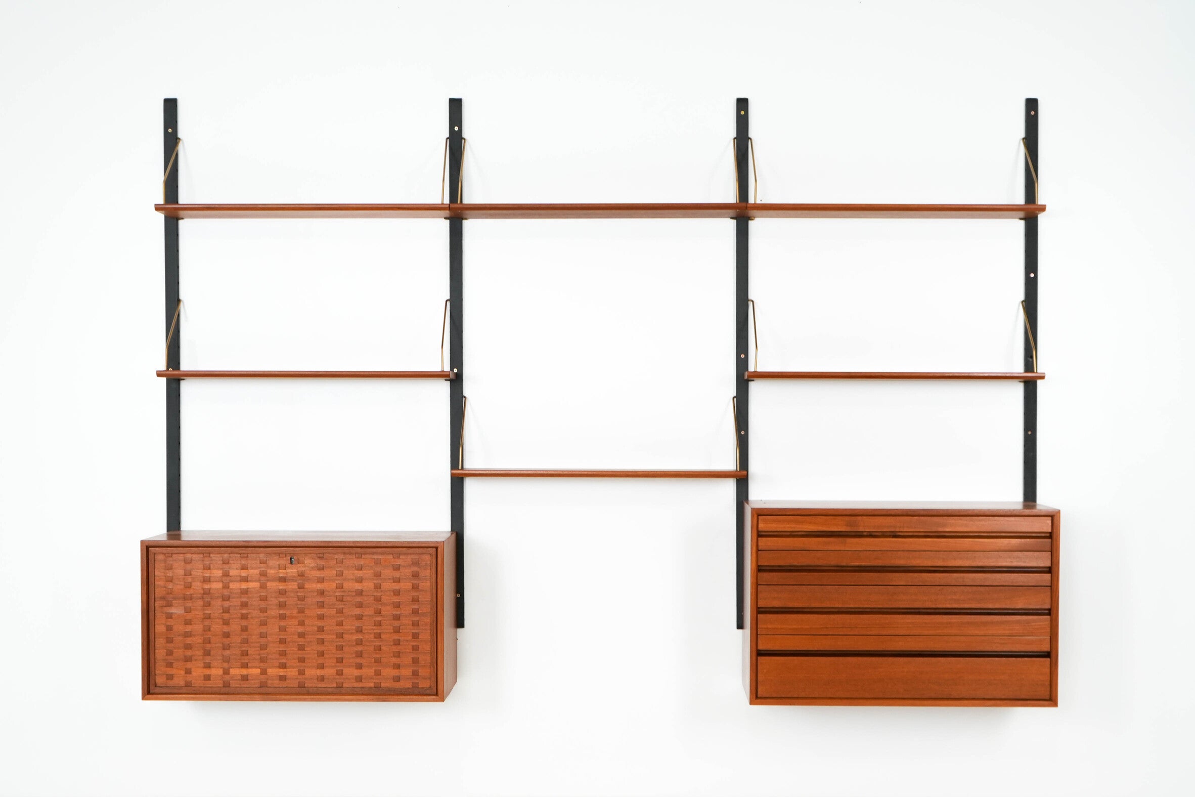 Teak_Modular_Shelving_Unit,_Poul_Cadovius,_Teak_Veneer,_1960s,_Denmark