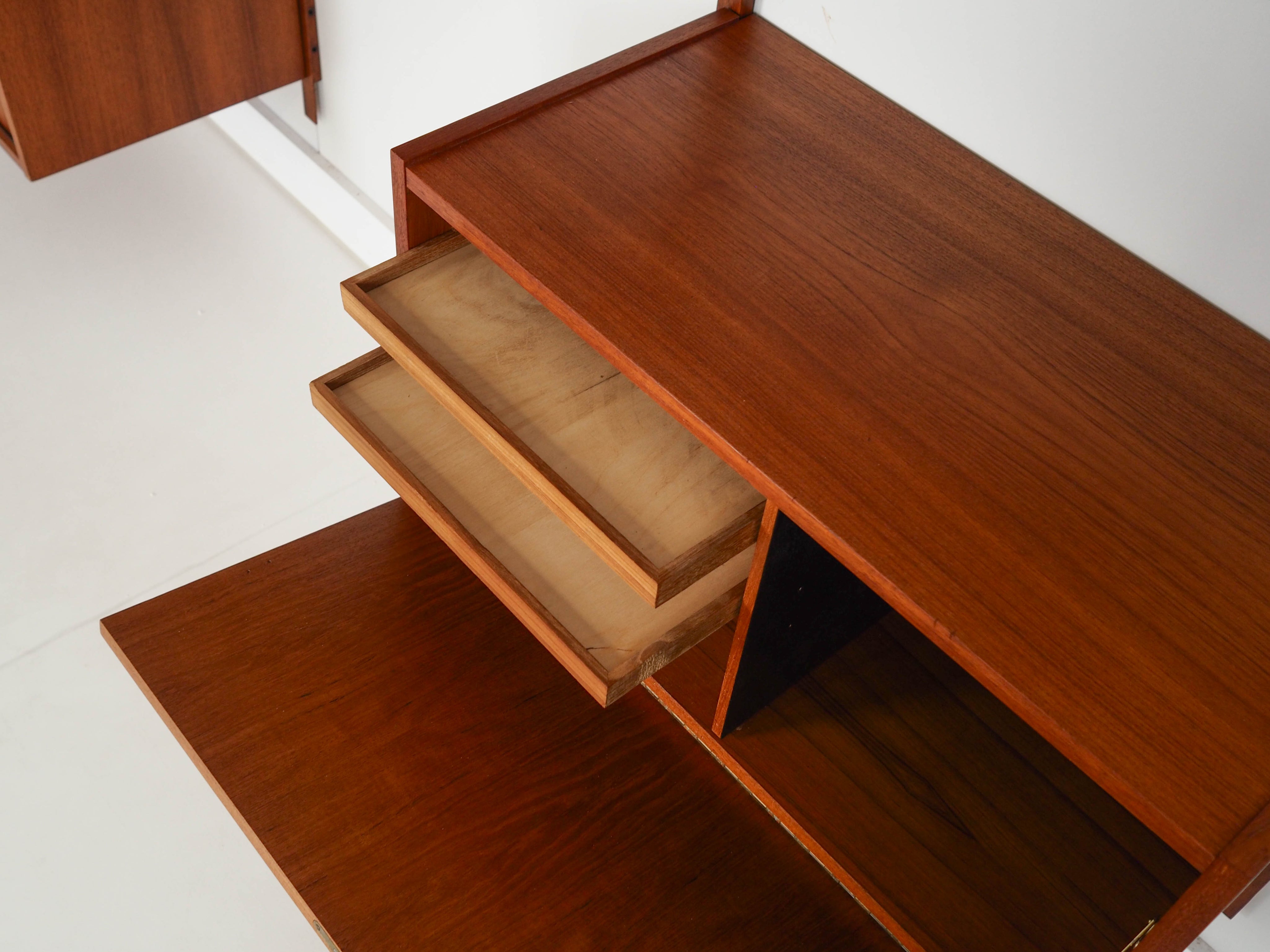 Teak_Shelving_Unit,_Danish_Design,_Teak_Wood,_1960s,_Denmark