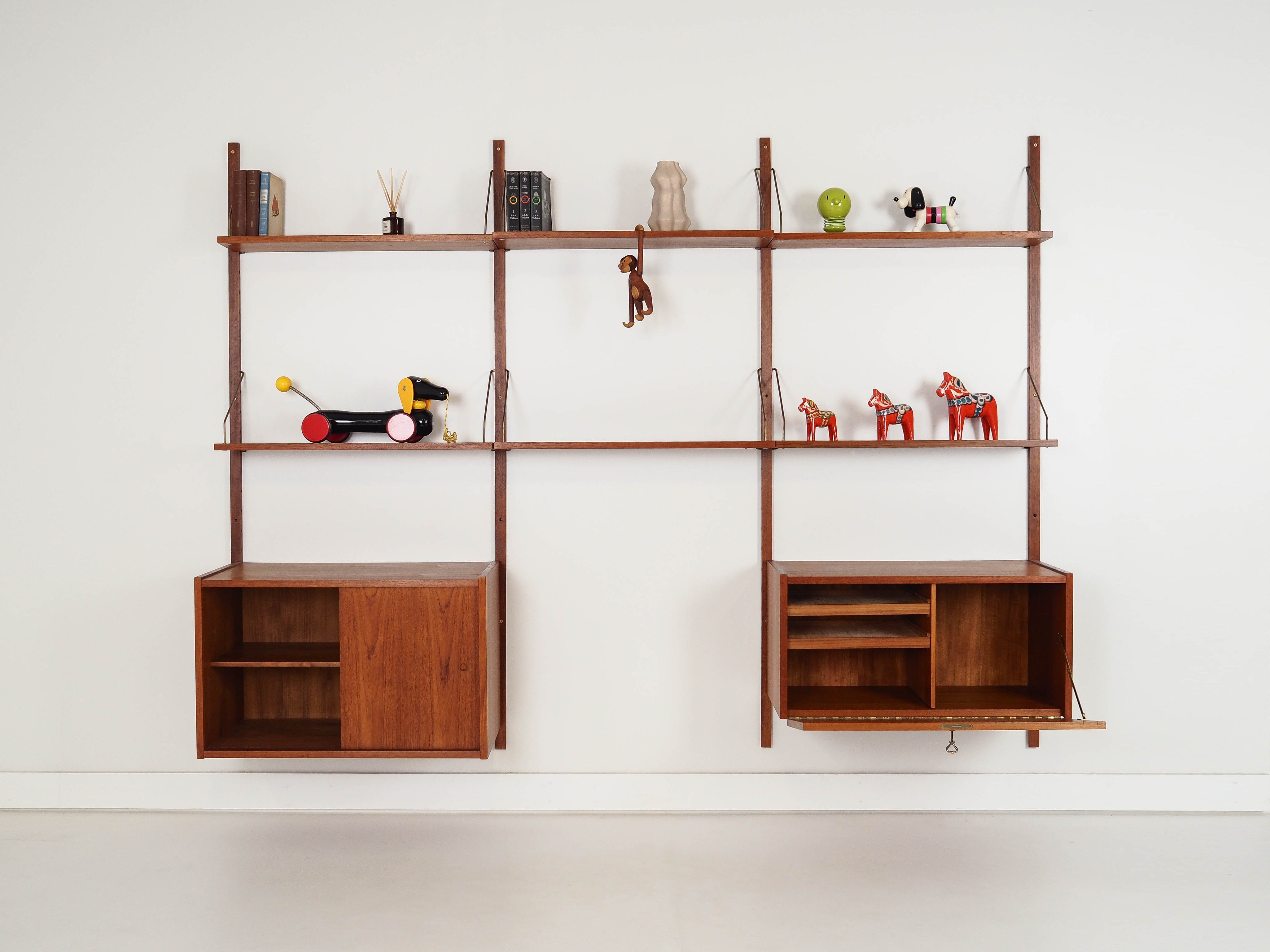 Teak_Shelving_Unit,_Danish_Design,_Teak_Wood,_1960s,_Denmark