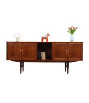 Teak_sideboard,_Danish_design,_1970s,_production:_Denmark