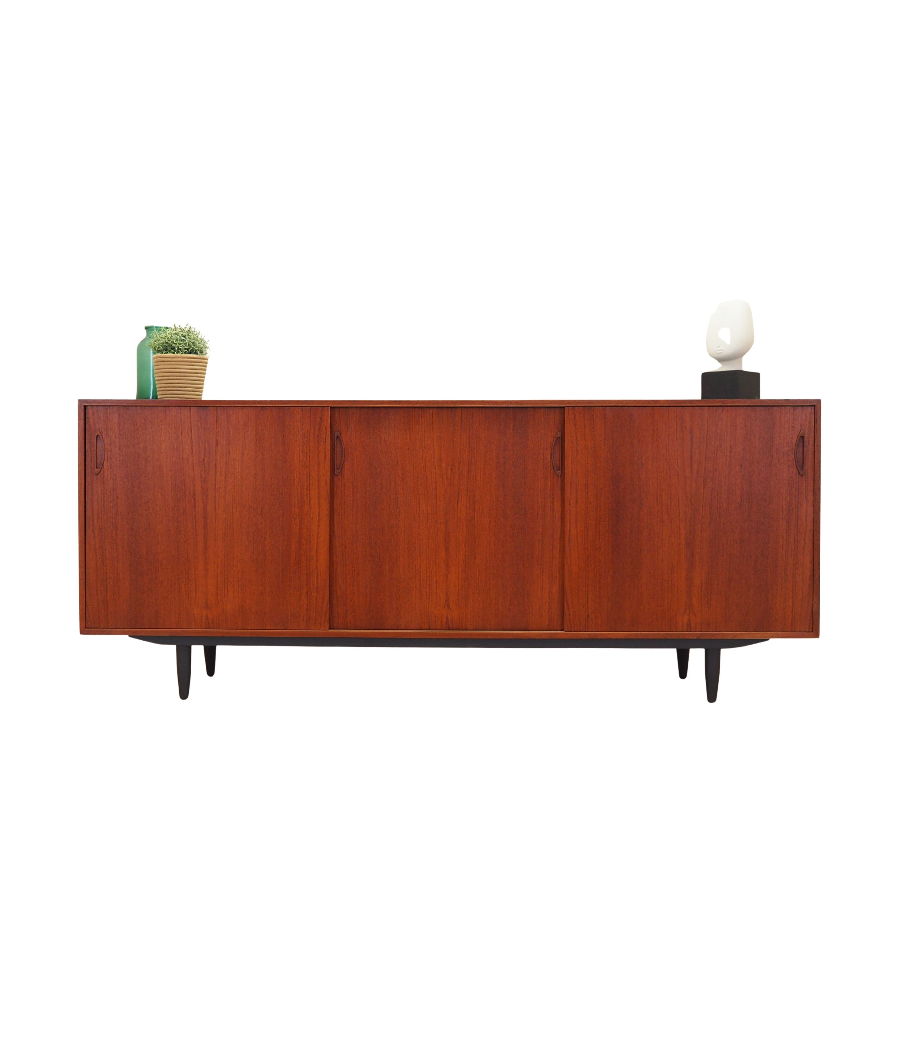Teak_sideboard,_Danish_design,_1970s,_production:_Denmark