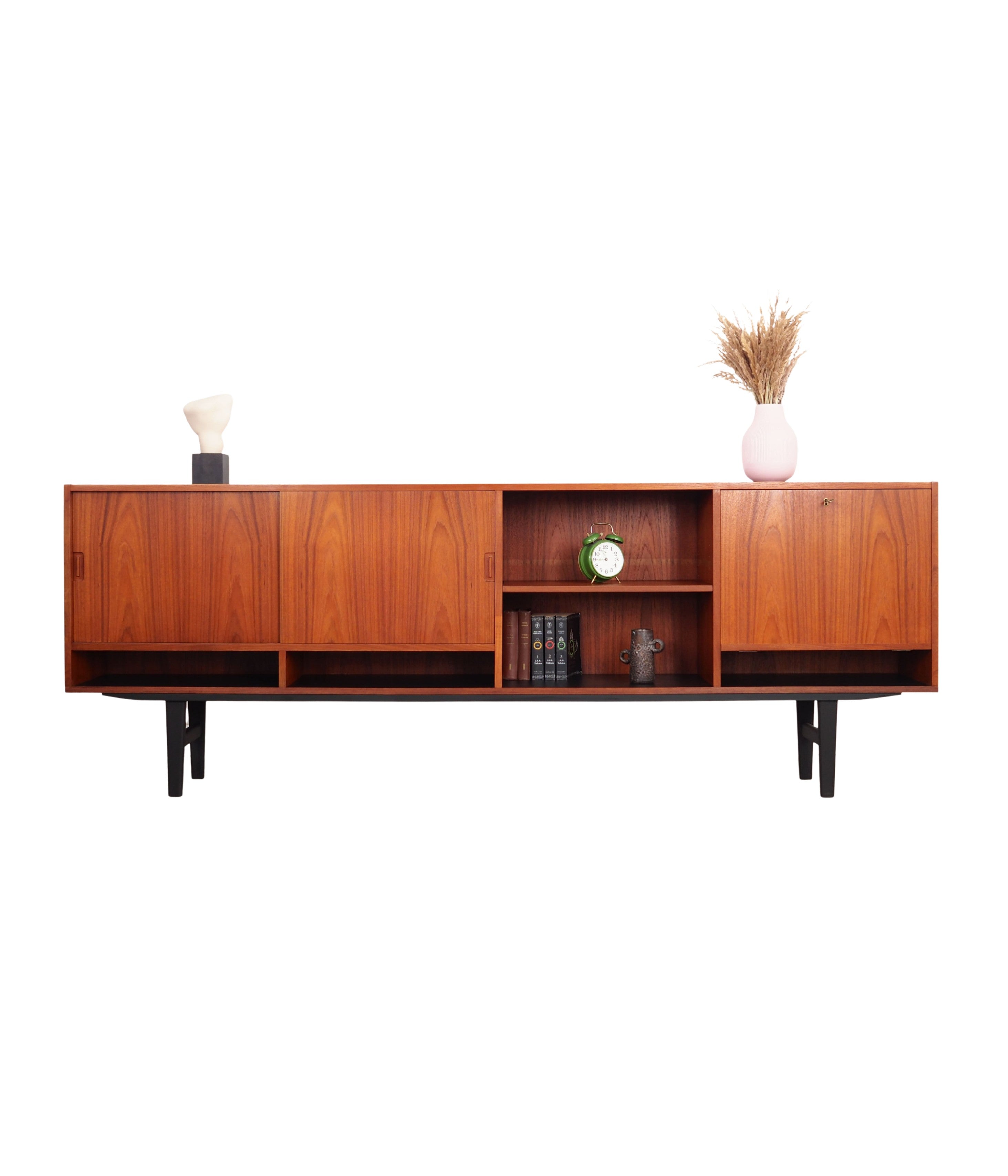 Teak_sideboard,_Danish_design,_1970s,_production:_Denmark