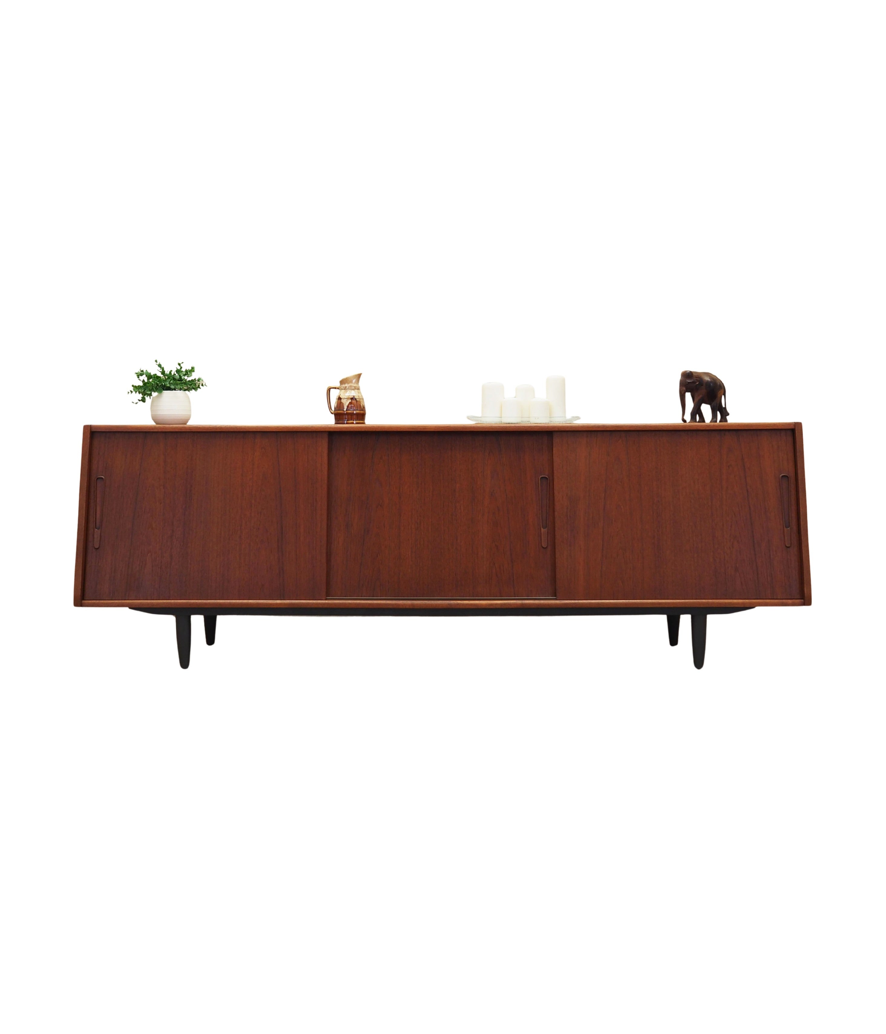 Teak_sideboard,_Danish_design,_1970s,_production:_Denmark