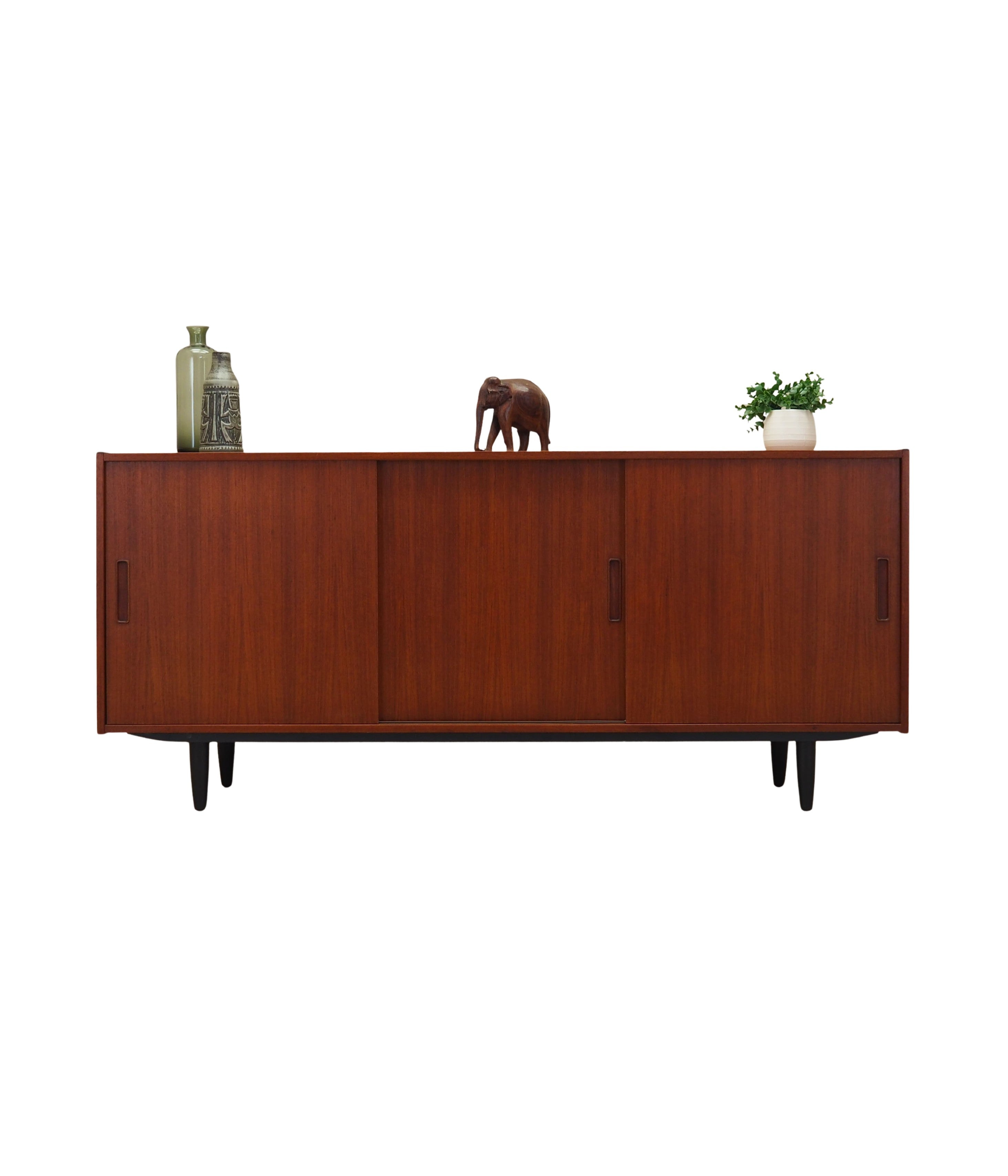 Teak_sideboard,_Danish_design,_1970s,_production:_Denmark