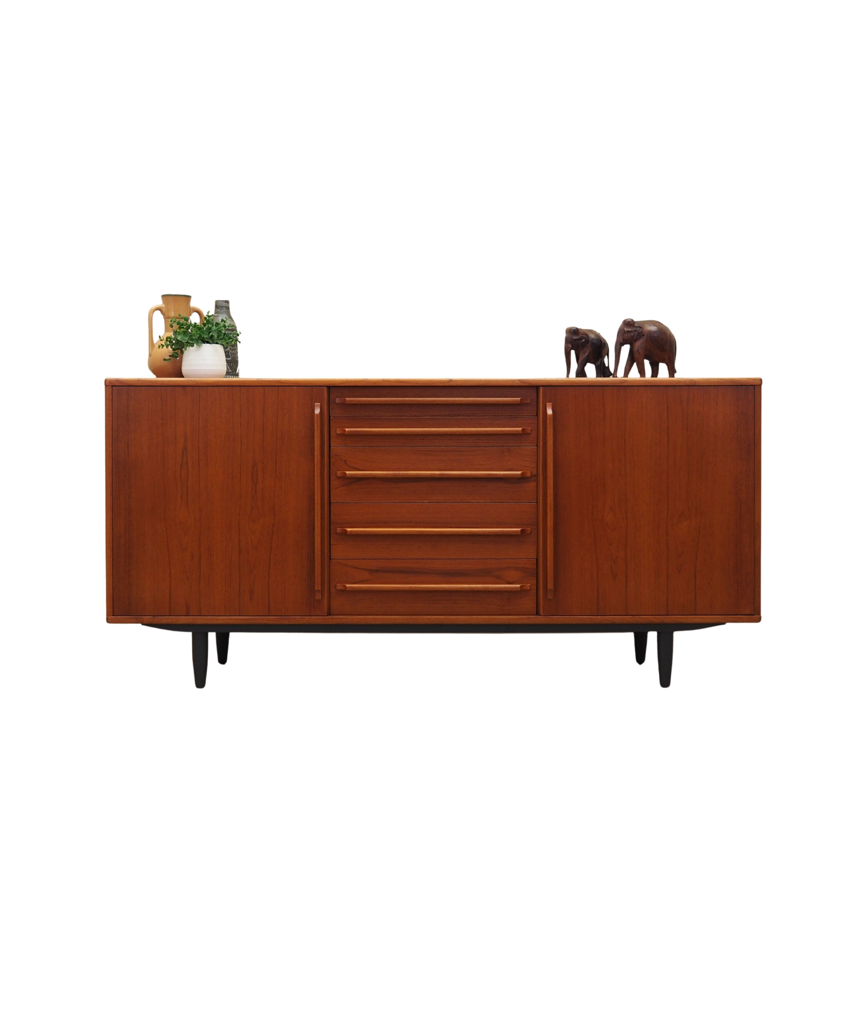 Teak_sideboard,_Danish_design,_1970s,_production:_Denmark
