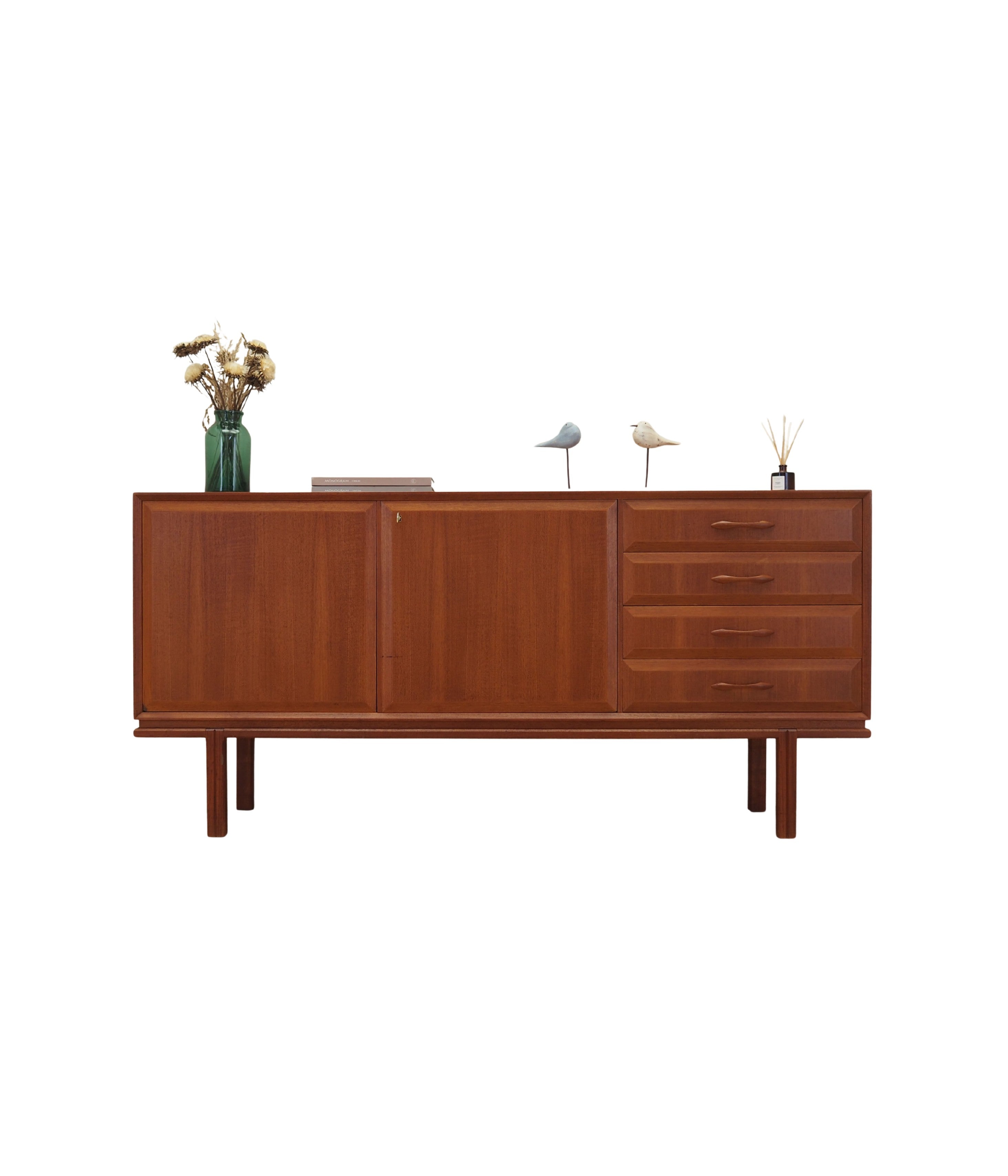Teak_sideboard,_Swedish_design,_1960s,_manufacture:_Örnen_Möbelfabrik