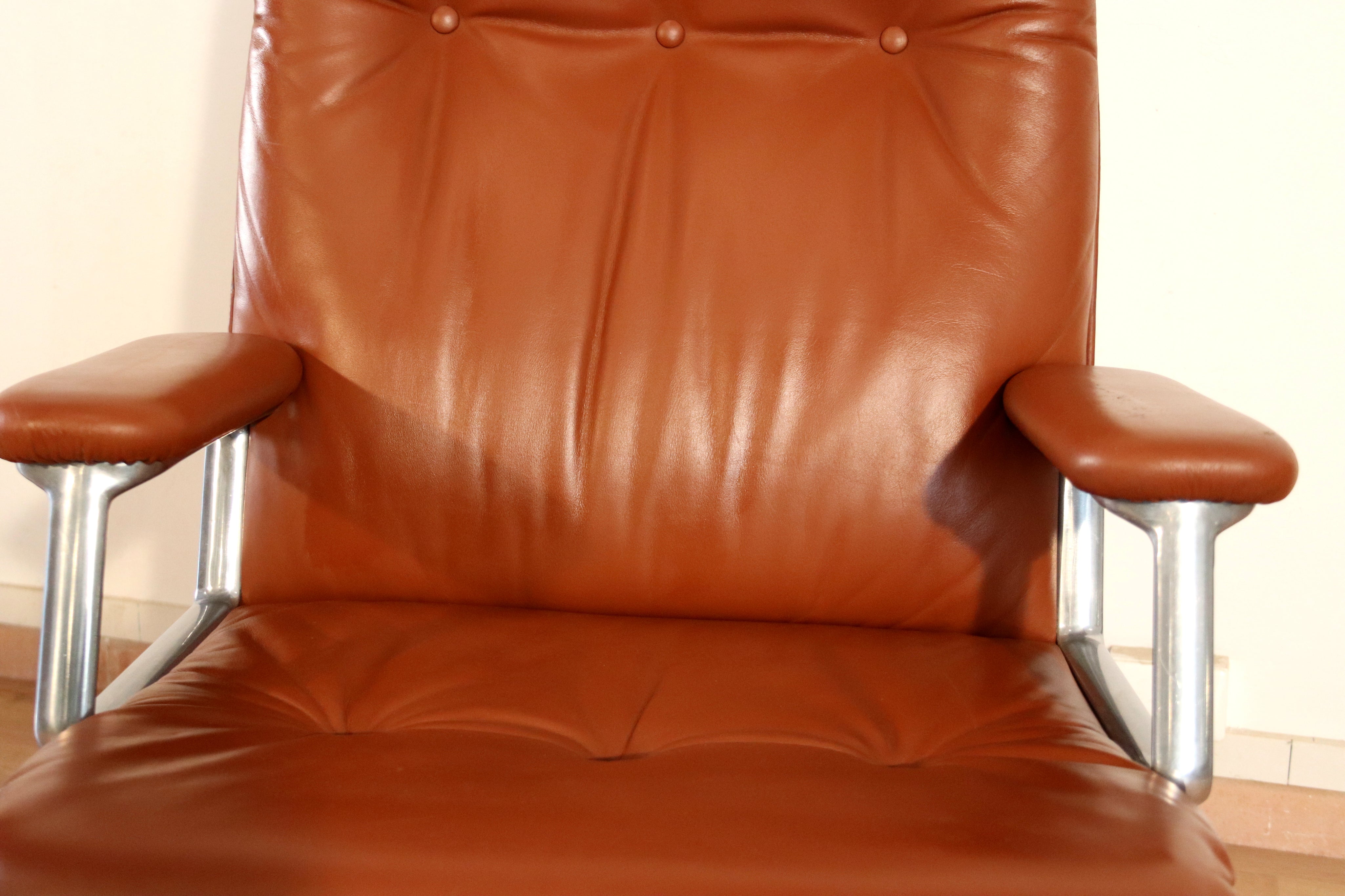 P126_Executive_Office_Chair_by_Osvaldo_Borsani_for_Tecno_in_Black_Leather,_Italy_1966