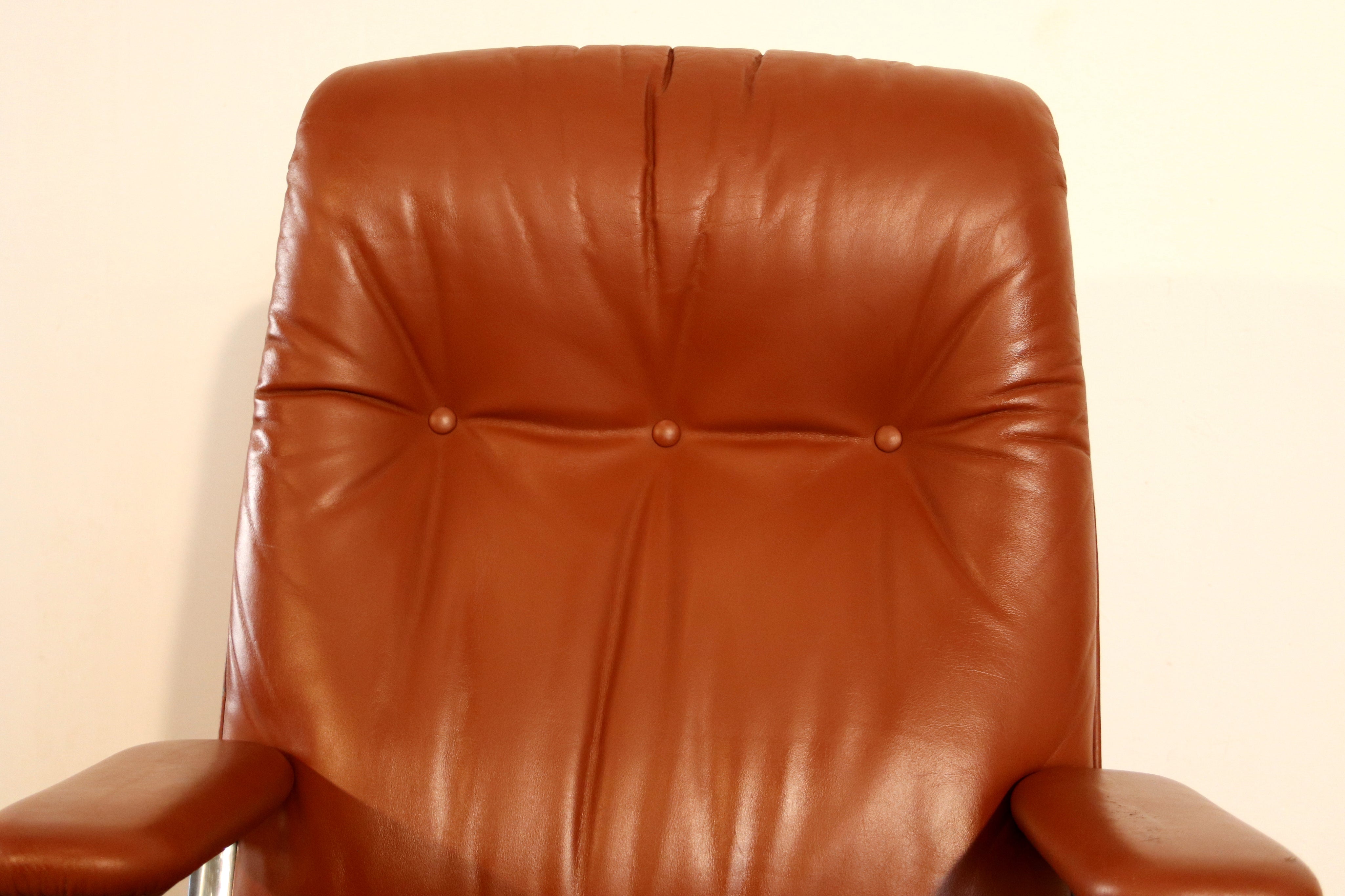 P126_Executive_Office_Chair_by_Osvaldo_Borsani_for_Tecno_in_Black_Leather,_Italy_1966