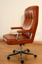 P126_Executive_Office_Chair_by_Osvaldo_Borsani_for_Tecno_in_Black_Leather,_Italy_1966