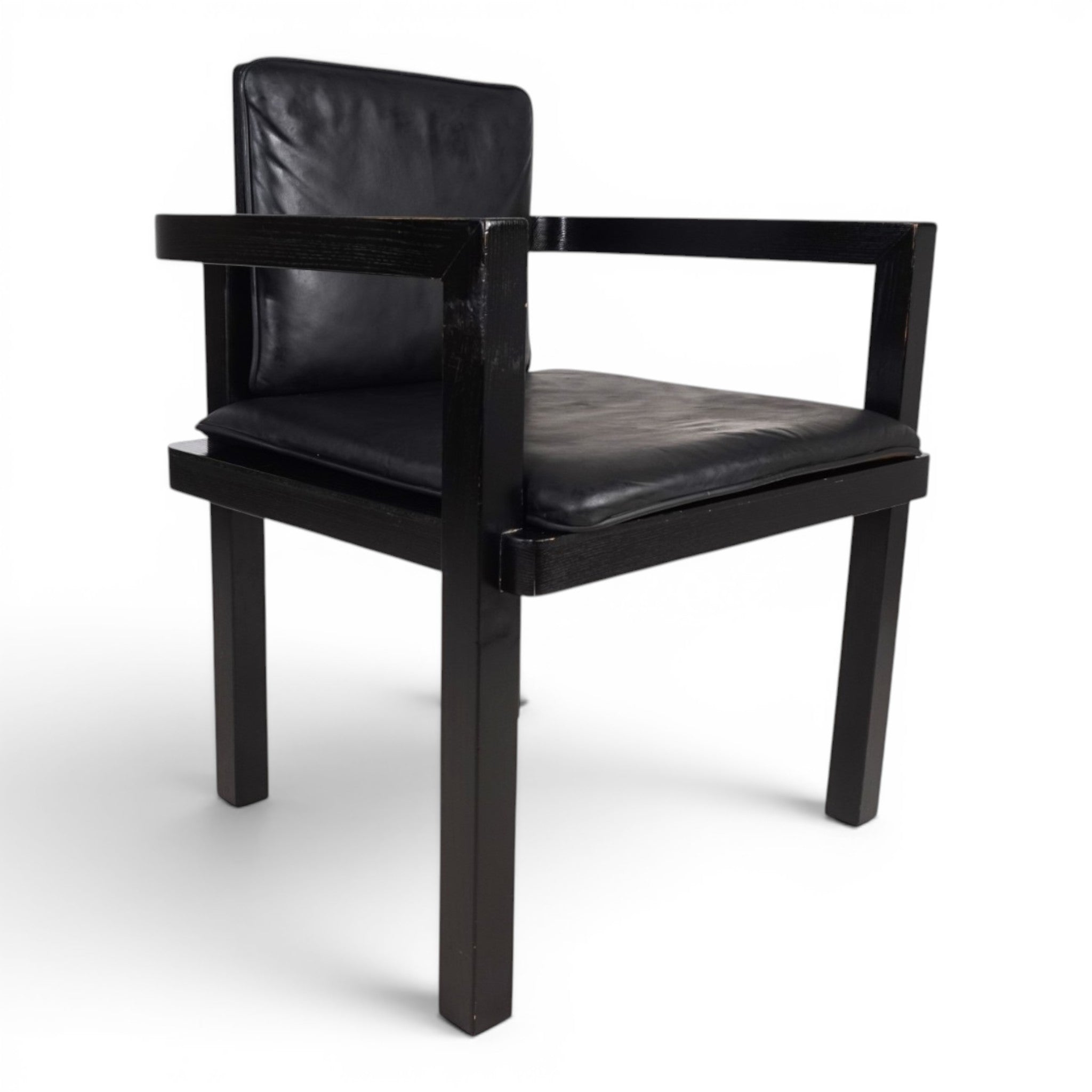 Walter_Gropius_D51_Fagus_Armchair_for_Tecta_in_Black_Leather,_Bauhaus_Design