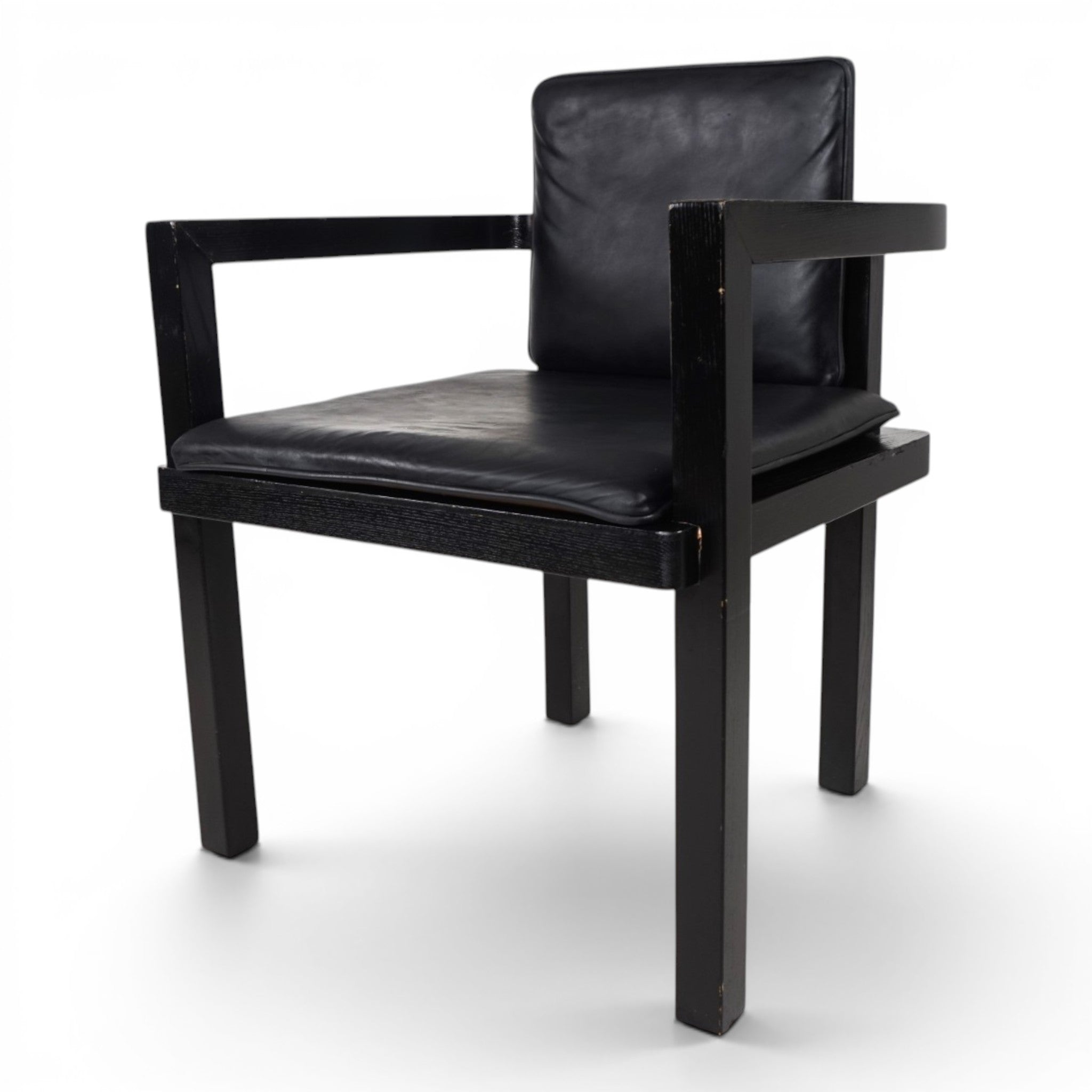 Walter_Gropius_D51_Fagus_Armchair_for_Tecta_in_Black_Leather,_Bauhaus_Design