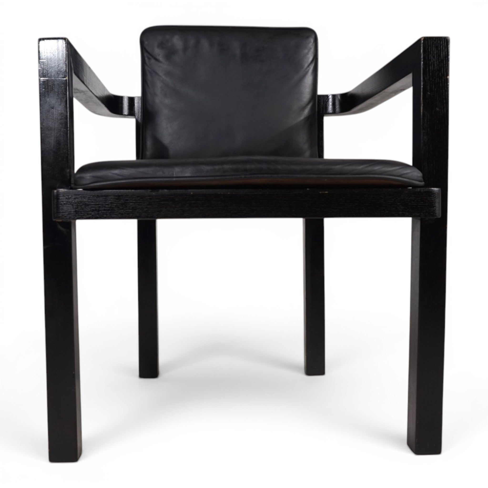 Walter_Gropius_D51_Fagus_Armchair_for_Tecta_in_Black_Leather,_Bauhaus_Design