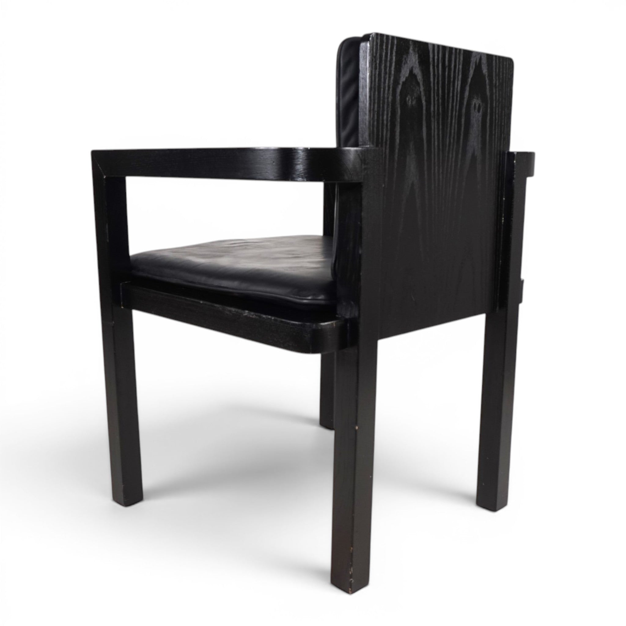 Walter_Gropius_D51_Fagus_Armchair_for_Tecta_in_Black_Leather,_Bauhaus_Design
