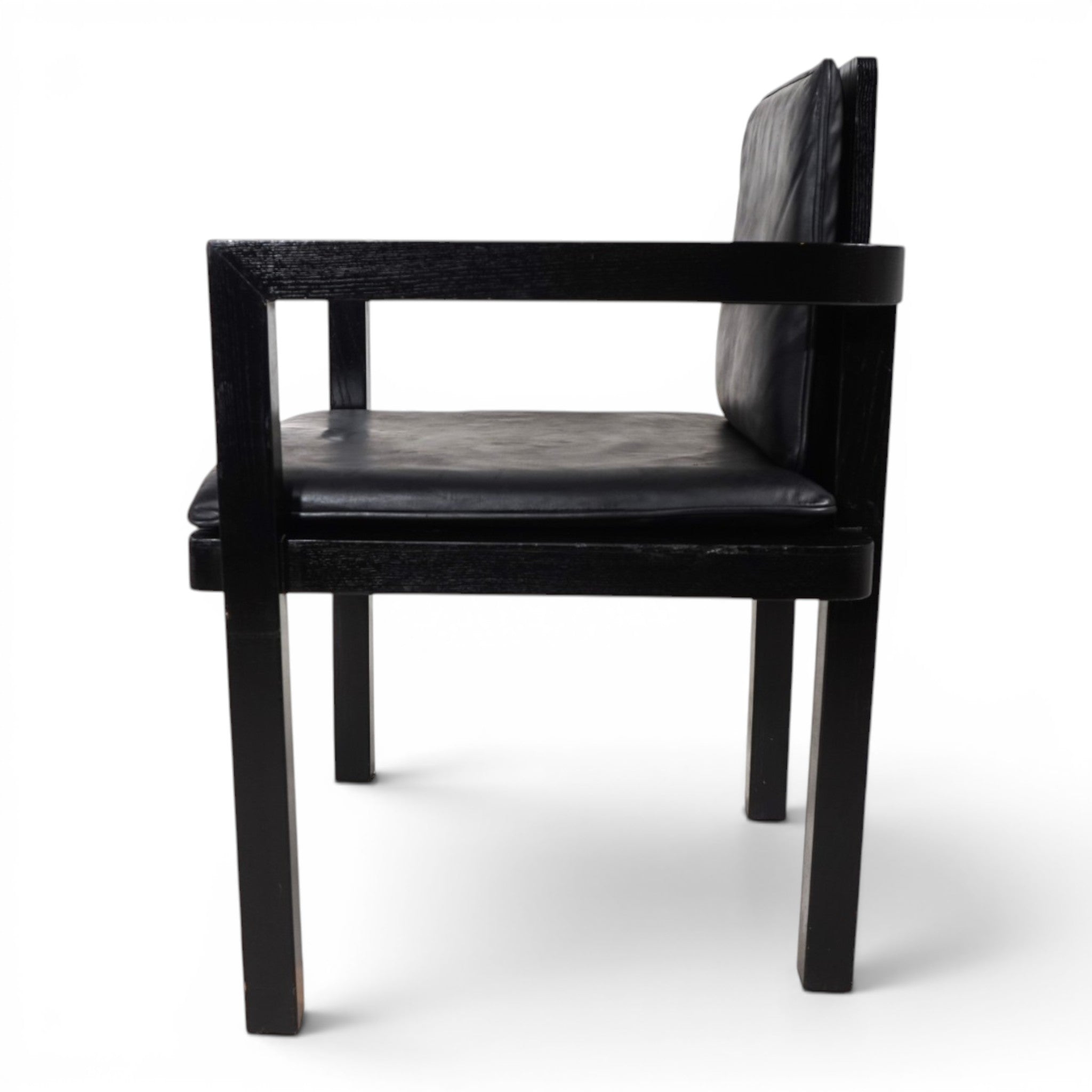 Walter_Gropius_D51_Fagus_Armchair_for_Tecta_in_Black_Leather,_Bauhaus_Design