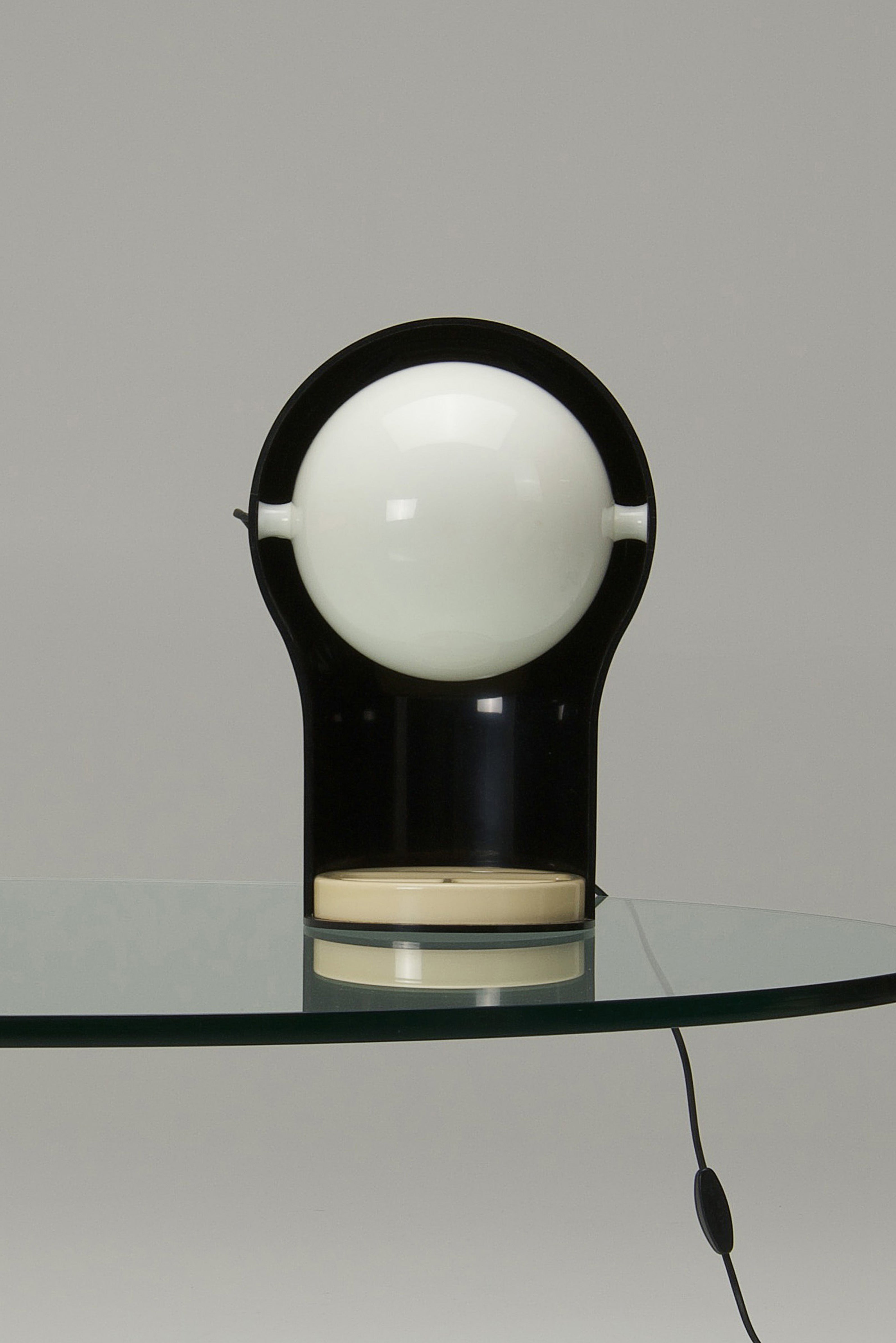 Telegono_Table_Lamp_by_Vico_Magistretti