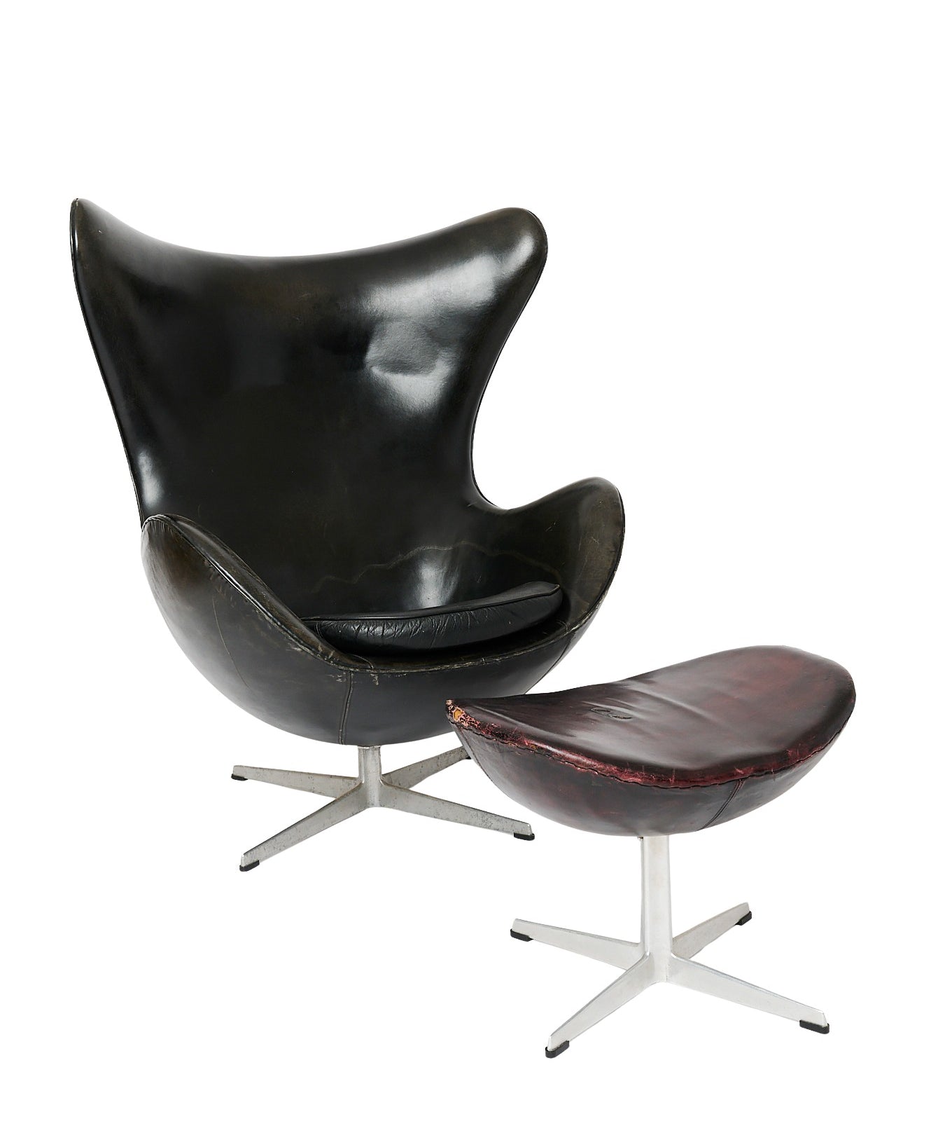 Egg_Chair_and_Footstool_Arne_Jacobsen_Fritz_Hansen_1958_Denmark