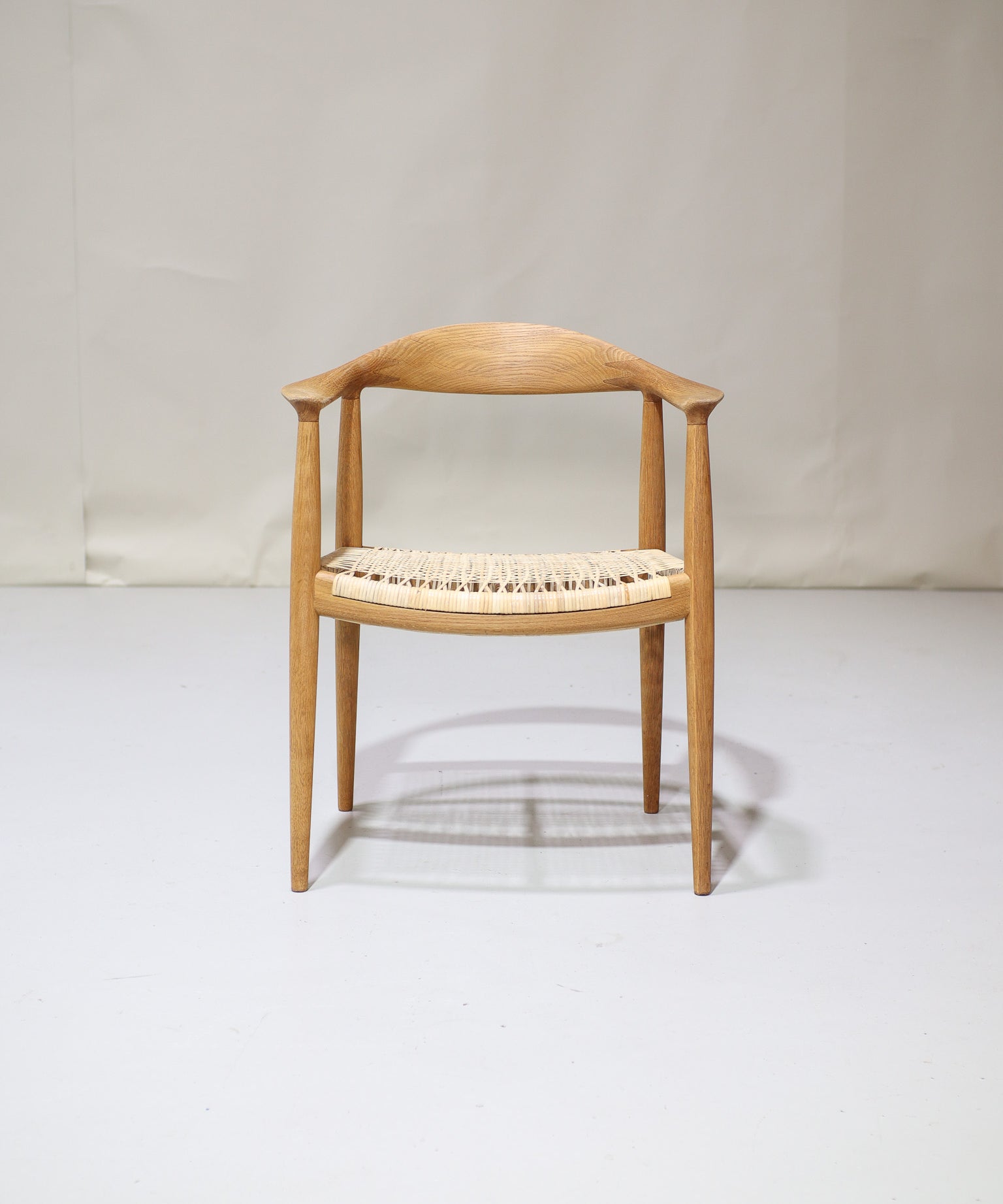 The_Round_Chair_Hans_J._Wegner_Johannes_Hansen_JH501