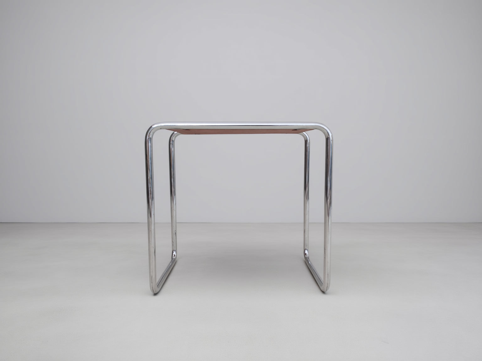 B9_Tubular_Steel_Side_Table_by_Marcel_Breuer_for_Thonet_with_Crimson_Red_Top,_1930s