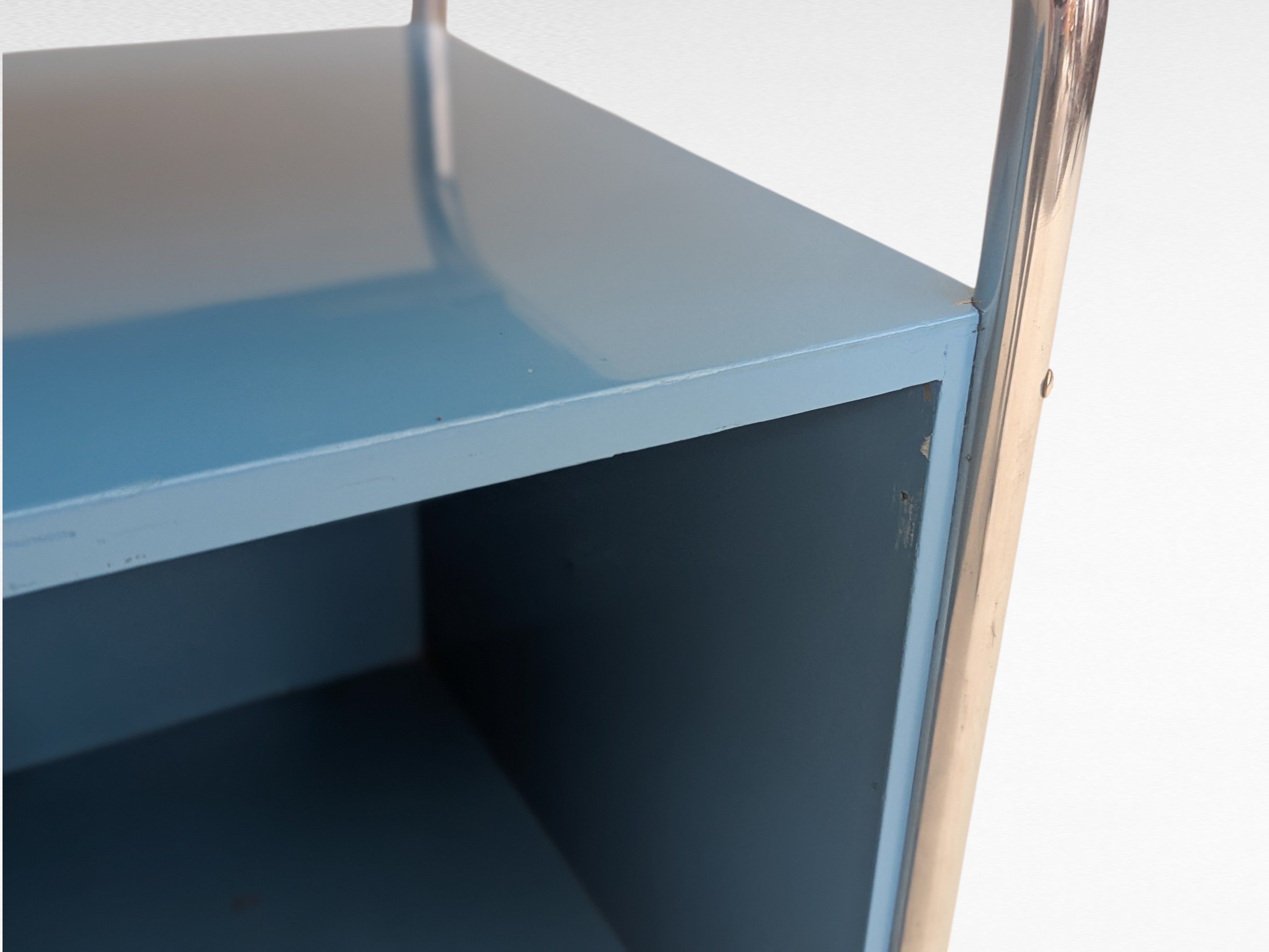 Jindřich_Fenyves_B_107_Bauhaus_Nightstand_for_Thonet_in_Blue_Lacquer_and_Chrome,_1930s
