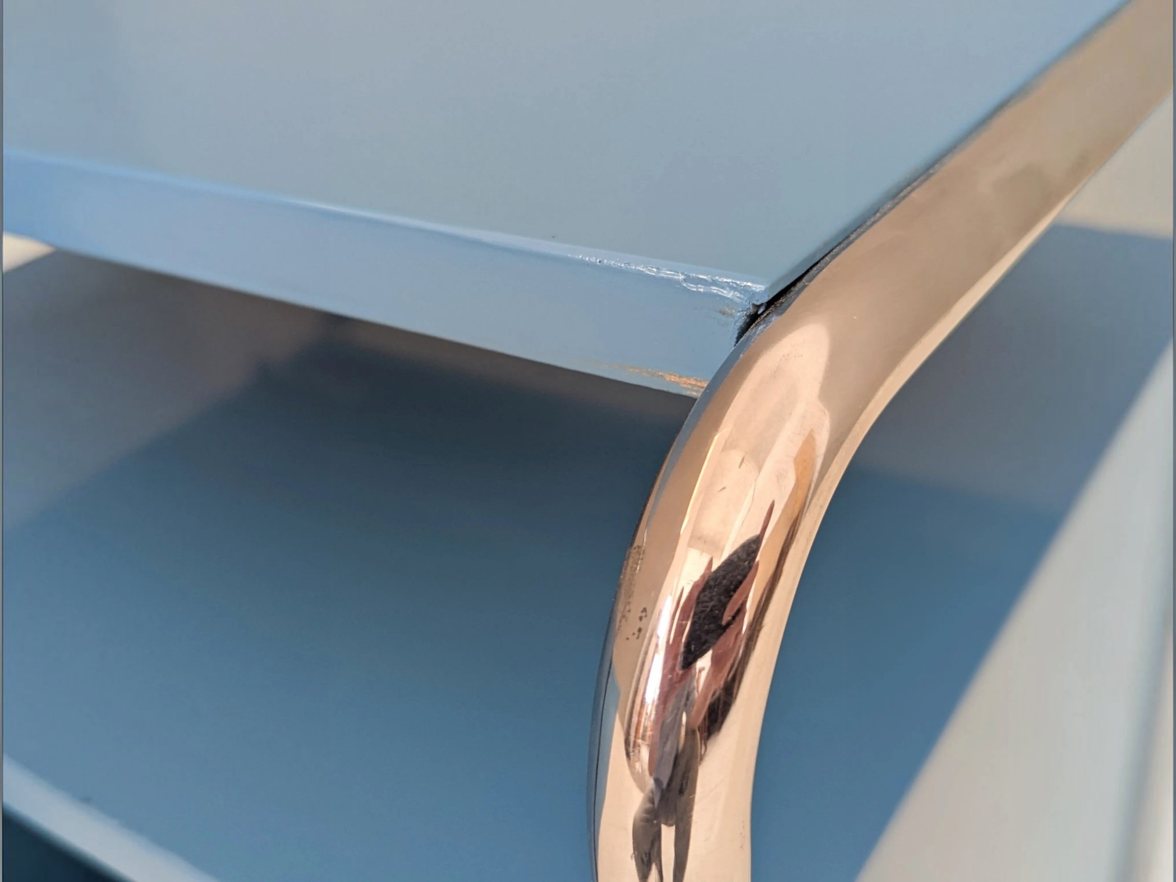 Jindřich_Fenyves_B_107_Bauhaus_Nightstand_for_Thonet_in_Blue_Lacquer_and_Chrome,_1930s