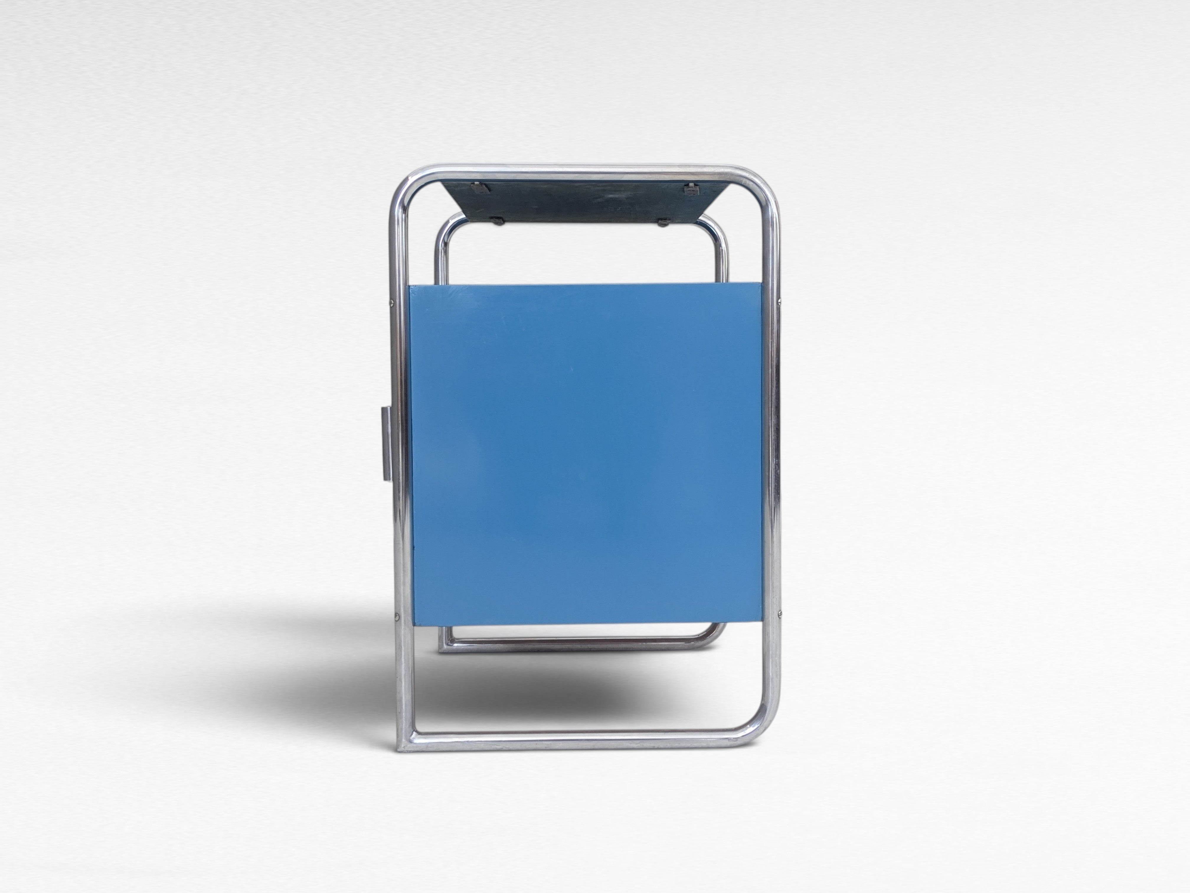 Jindřich_Fenyves_B_107_Bauhaus_Nightstand_for_Thonet_in_Blue_Lacquer_and_Chrome,_1930s