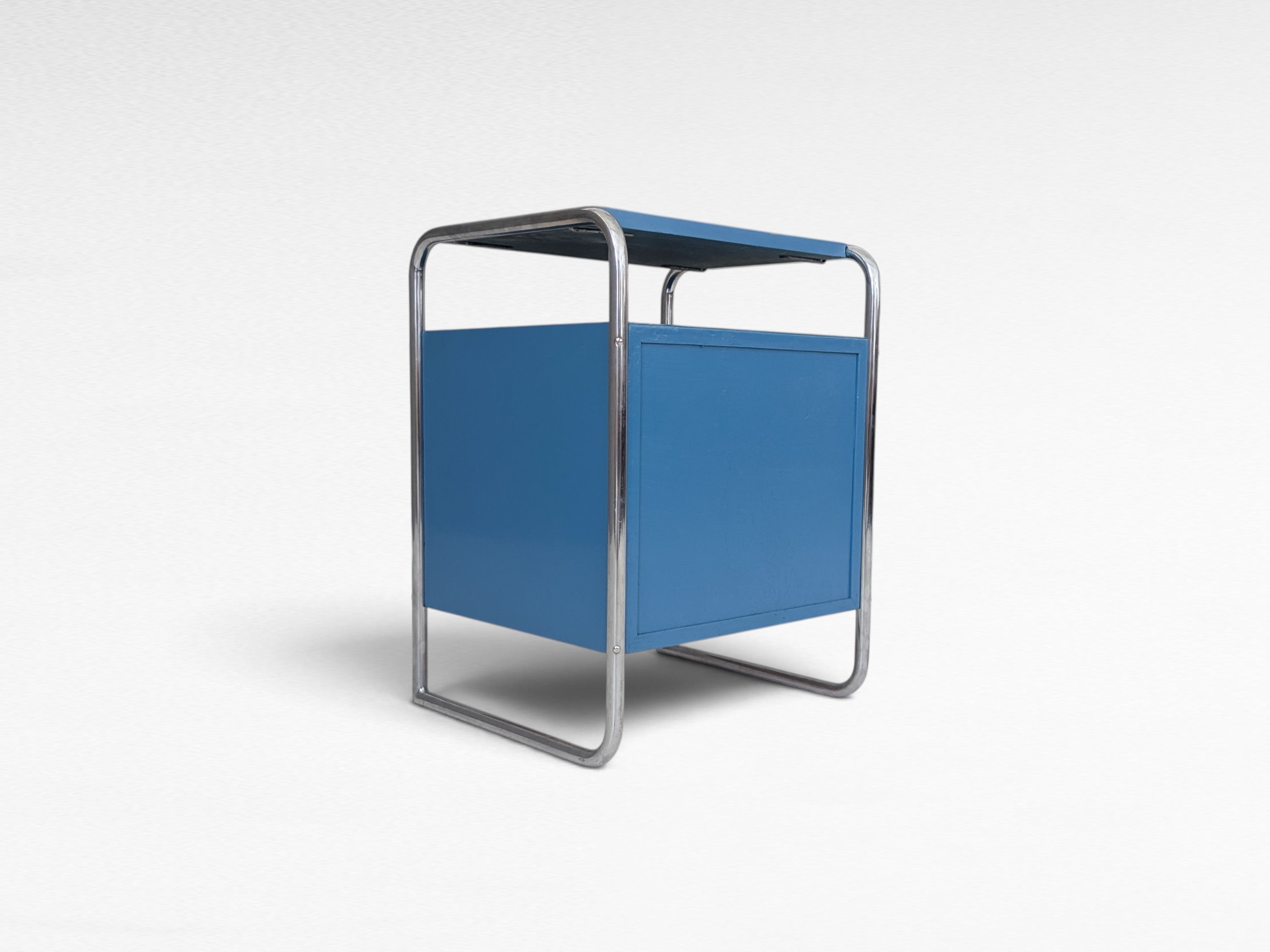 Jindřich_Fenyves_B_107_Bauhaus_Nightstand_for_Thonet_in_Blue_Lacquer_and_Chrome,_1930s