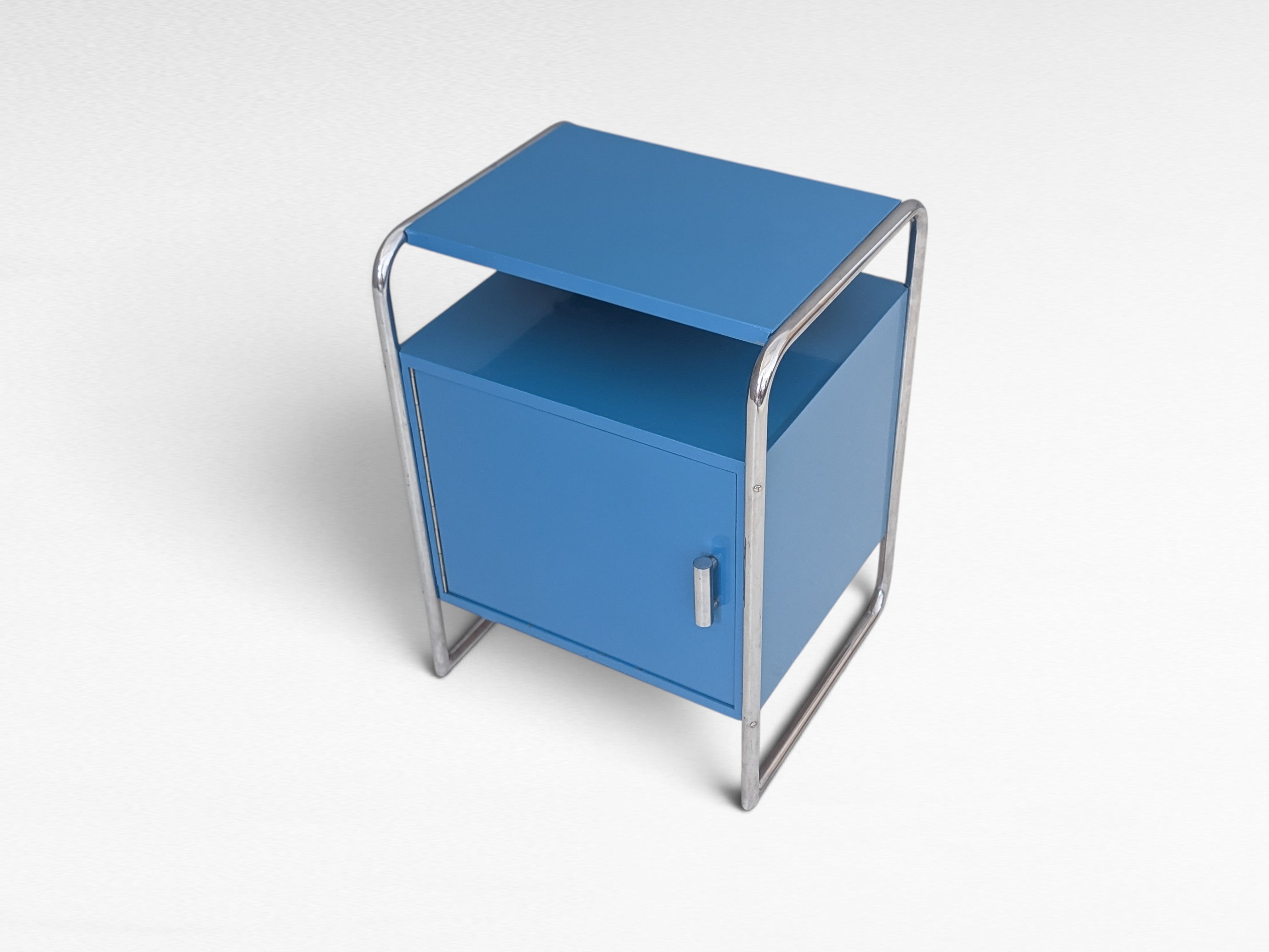 Jindřich_Fenyves_B_107_Bauhaus_Nightstand_for_Thonet_in_Blue_Lacquer_and_Chrome,_1930s