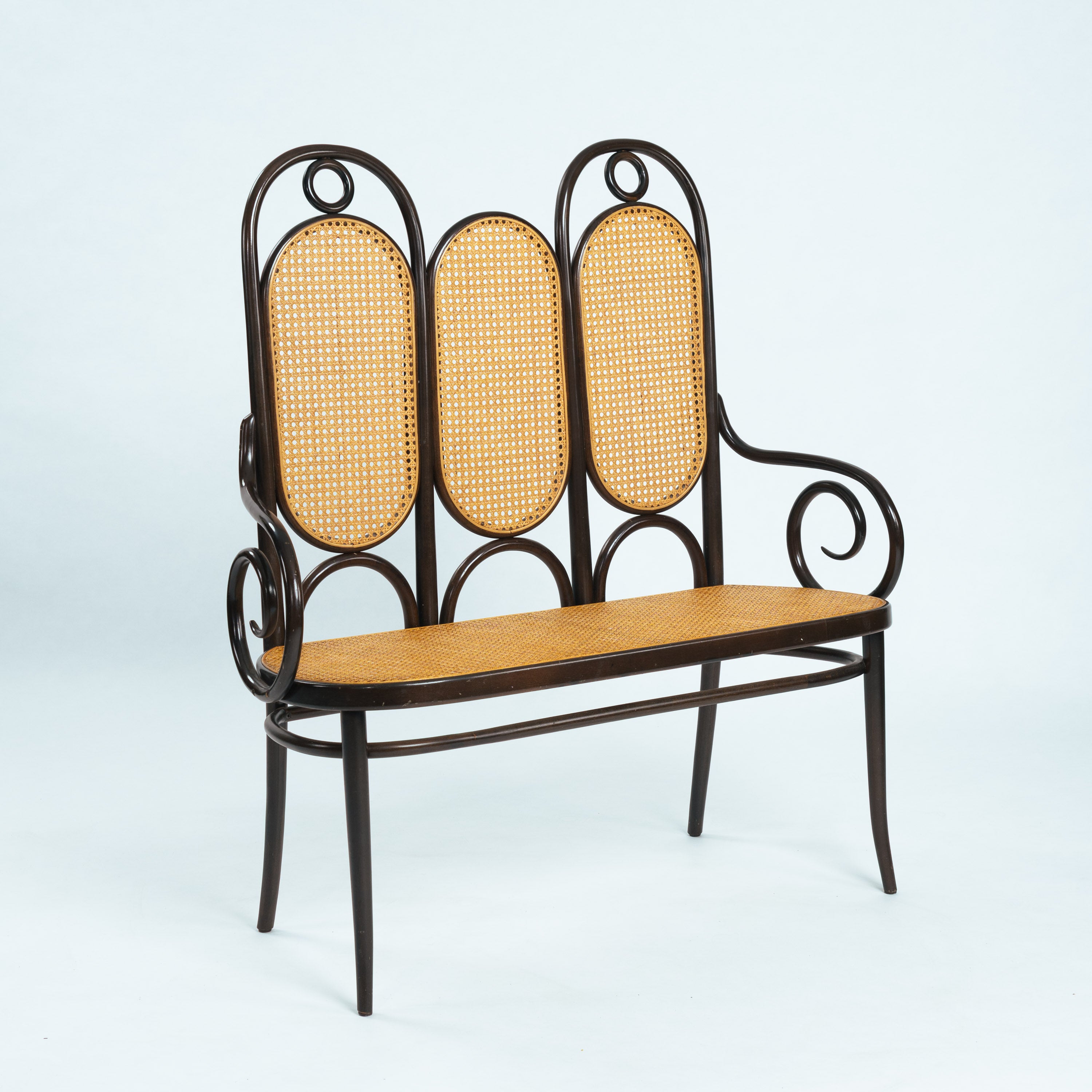 Thonet_bench_vienna_straw_Long_John_sofa,_Austria_1970s
