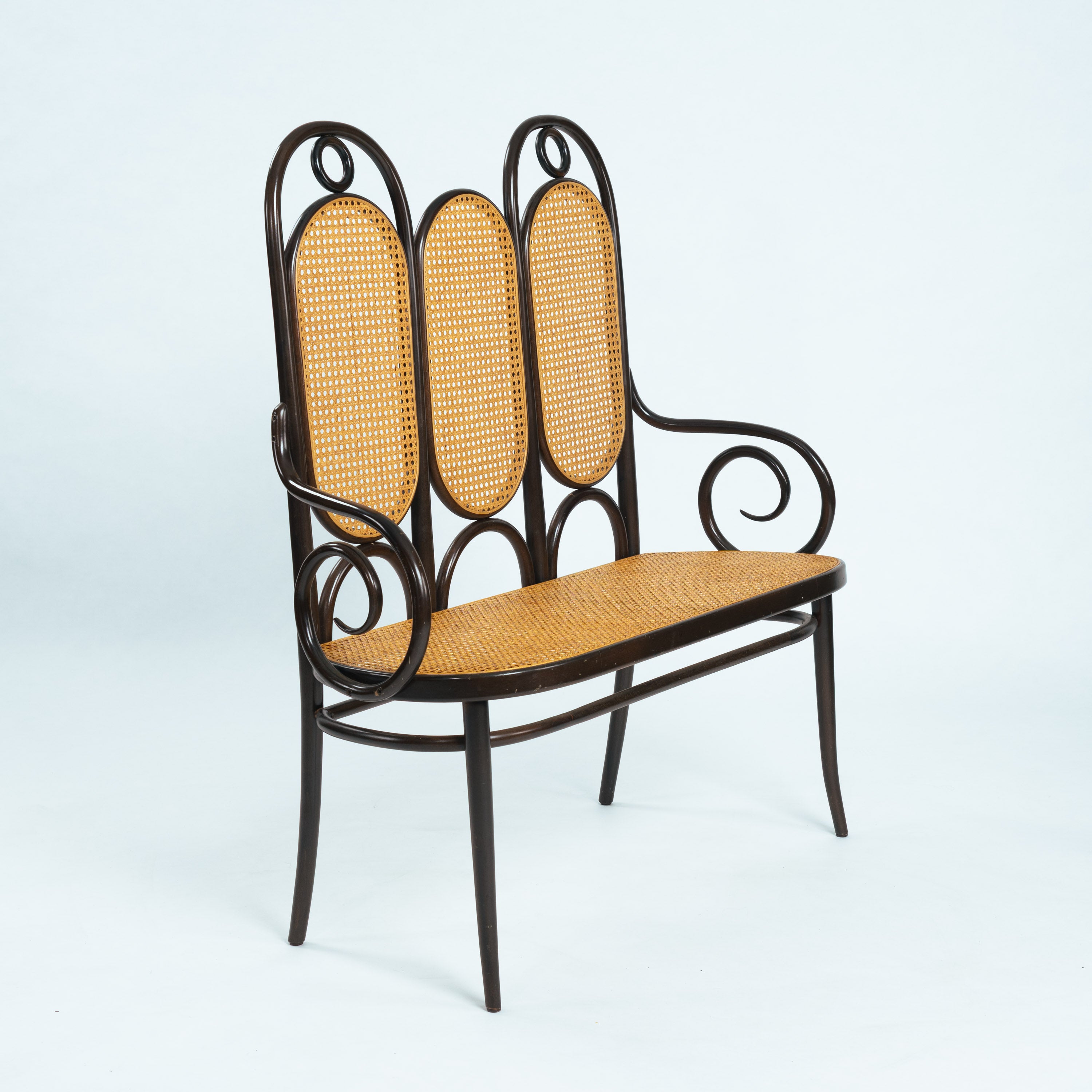 Thonet_bench_vienna_straw_Long_John_sofa,_Austria_1970s