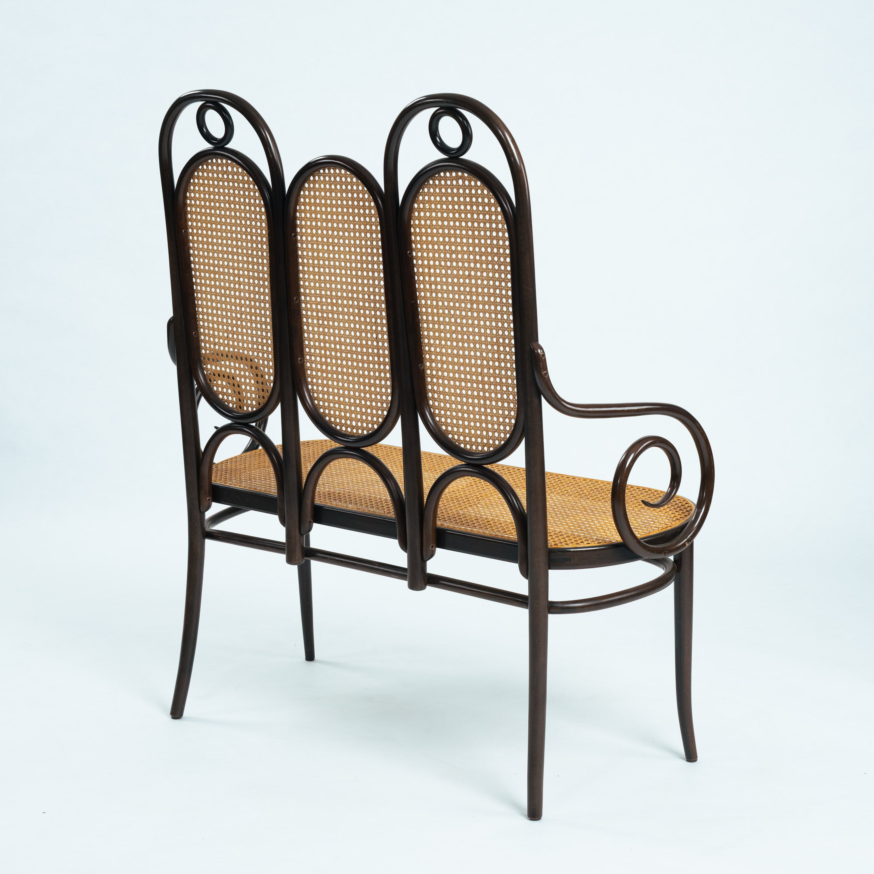 Thonet_bench_vienna_straw_Long_John_sofa,_Austria_1970s