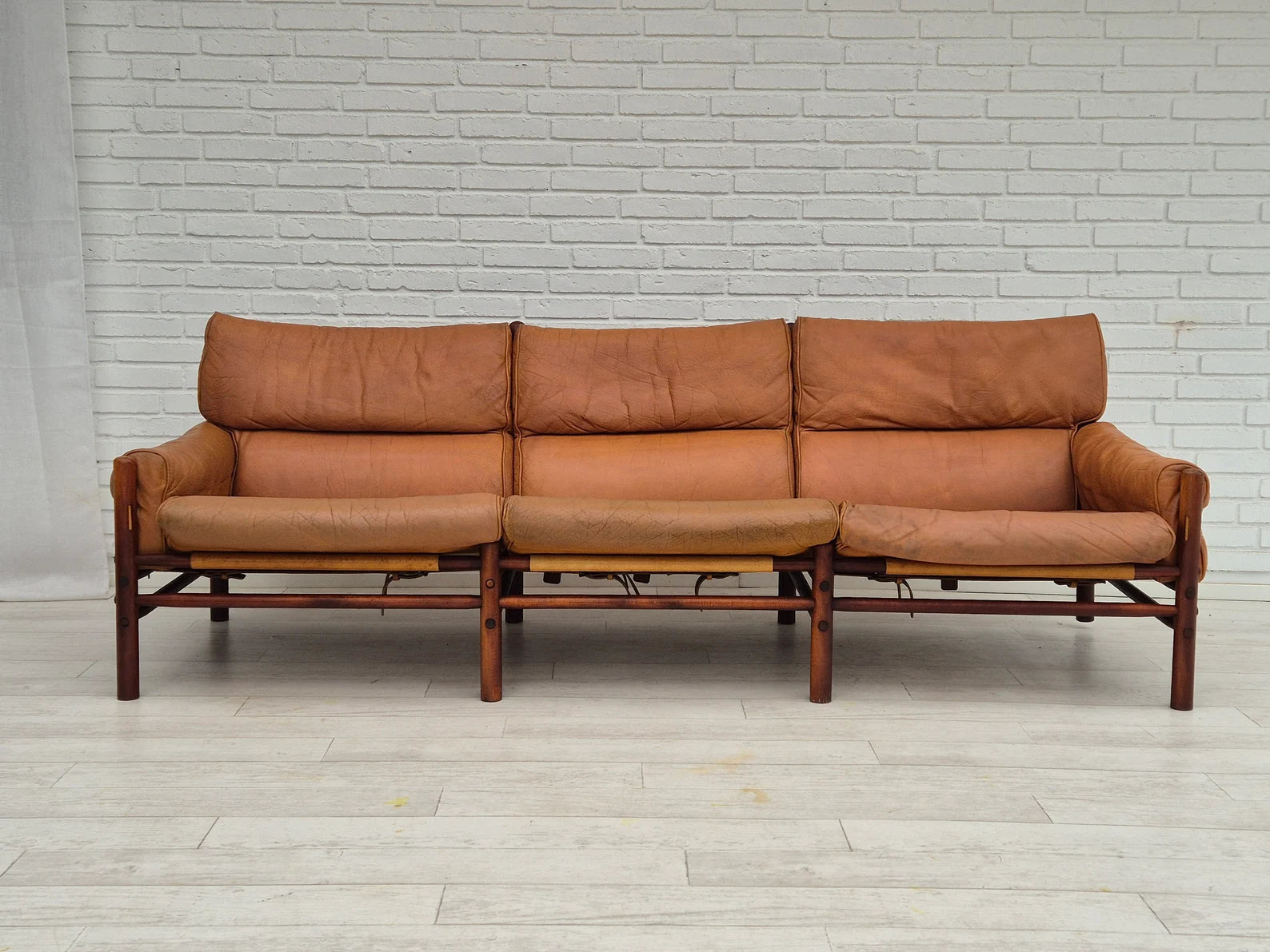 Kontiki_Sofa_by_Arne_Norell,_1960s,_Sweden