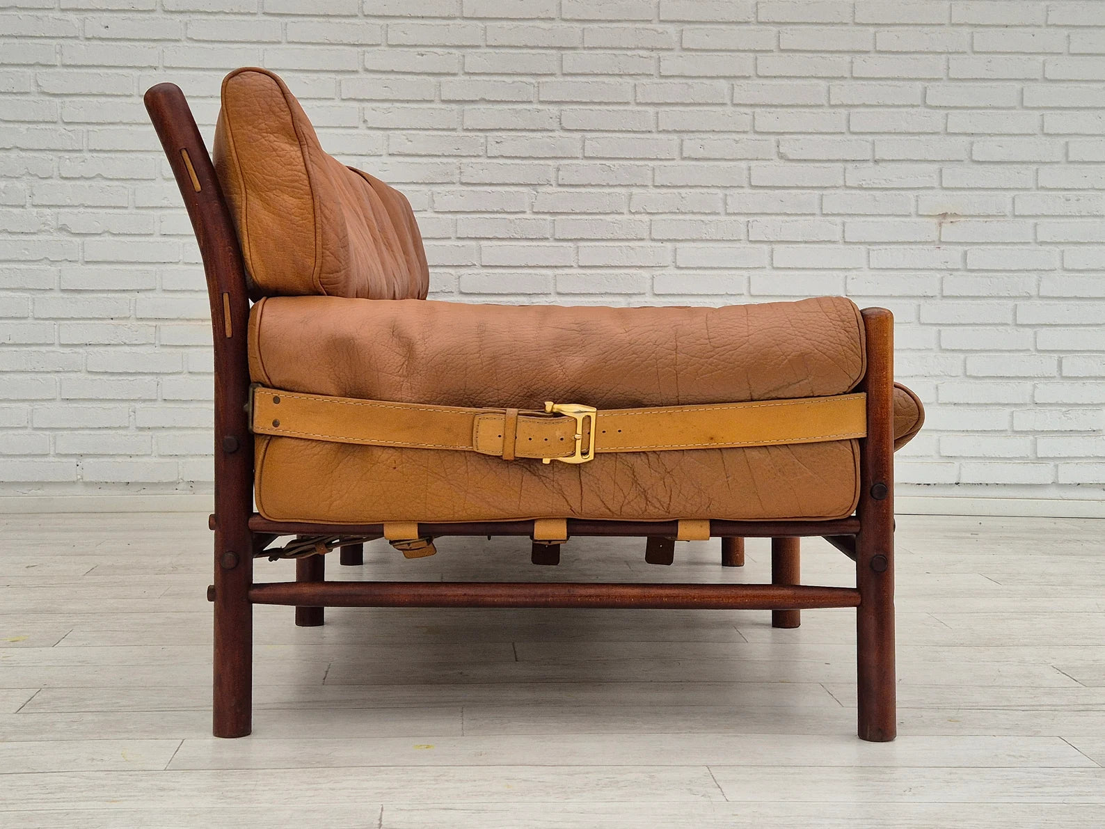 Kontiki_Sofa_by_Arne_Norell,_1960s,_Sweden