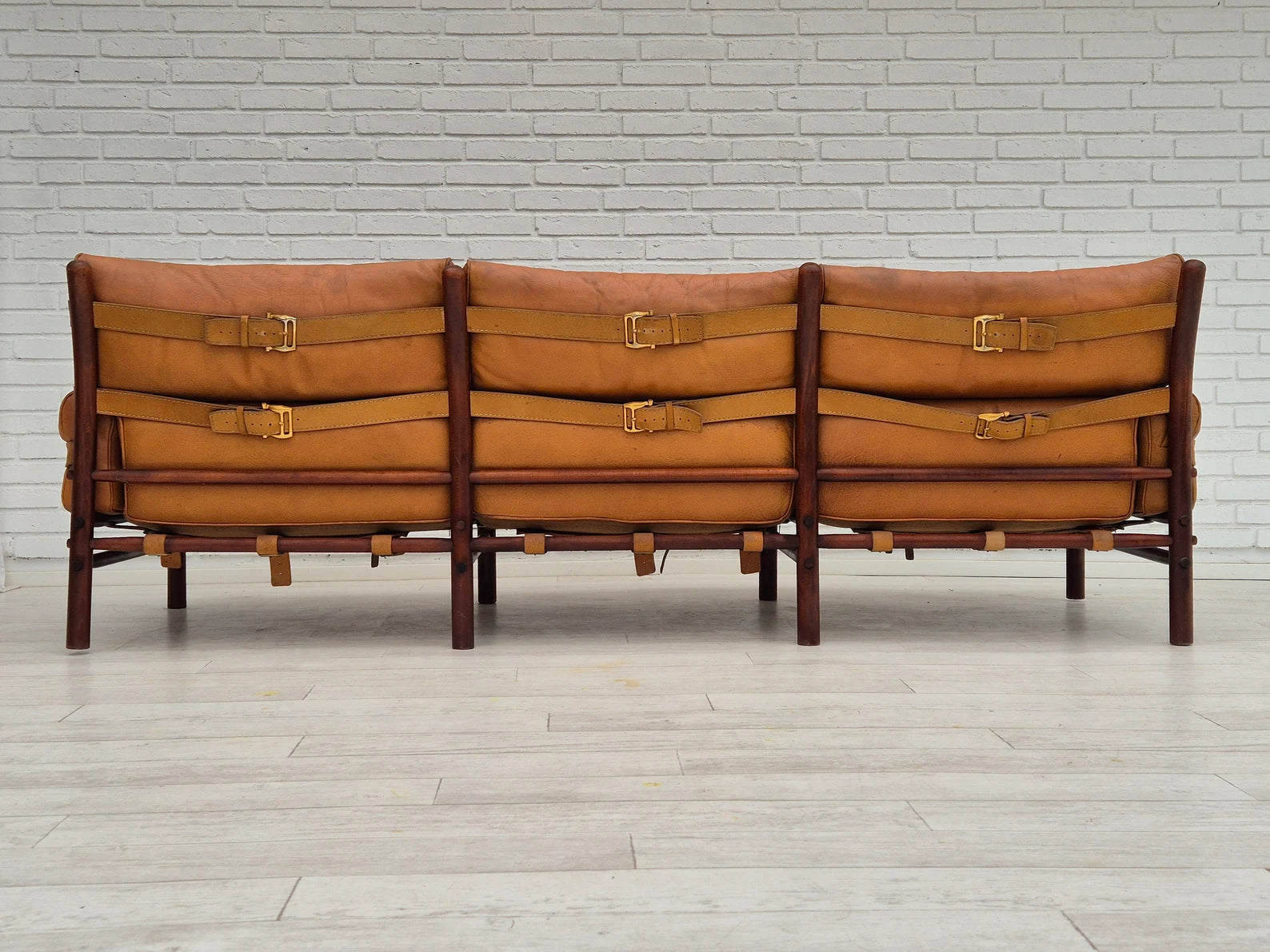 Kontiki_Sofa_by_Arne_Norell,_1960s,_Sweden