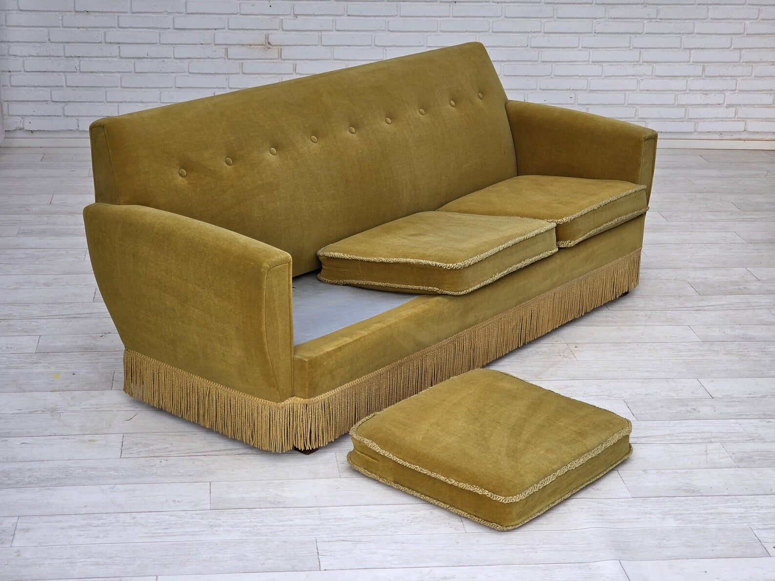 Three-Seater_Sofa,_Green_Velour_&_Beech_Wood_Frame,_1970s_Denmark