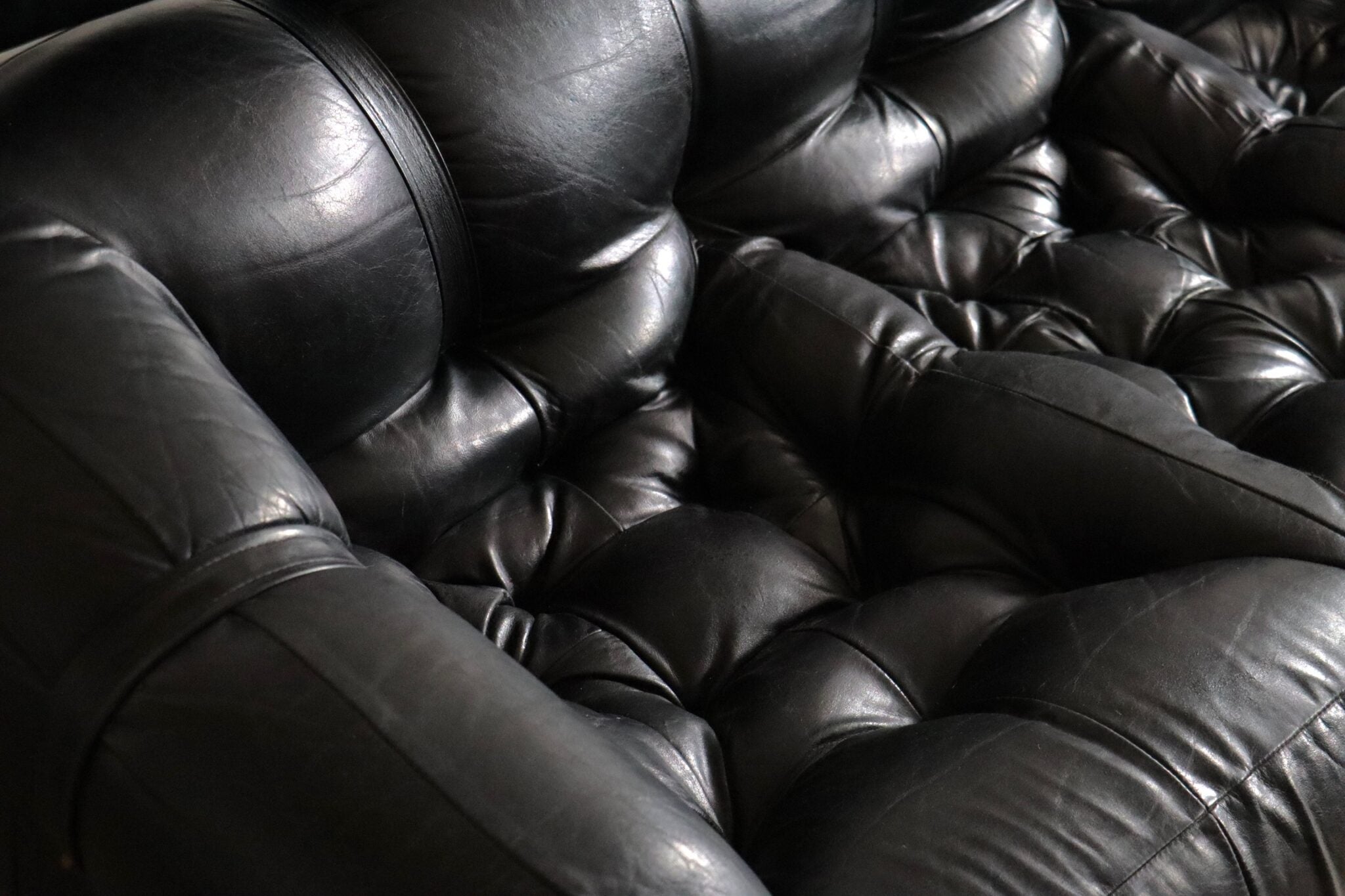 Three_Seater_Sofa_MP-81_by_Percival_Lafer_from_1970s_Brazil