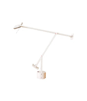 Tizio_Table_Lamp_by_Richard_Sapper_for_Artemide,_Mid_Century_Modern,_1972,_Italy