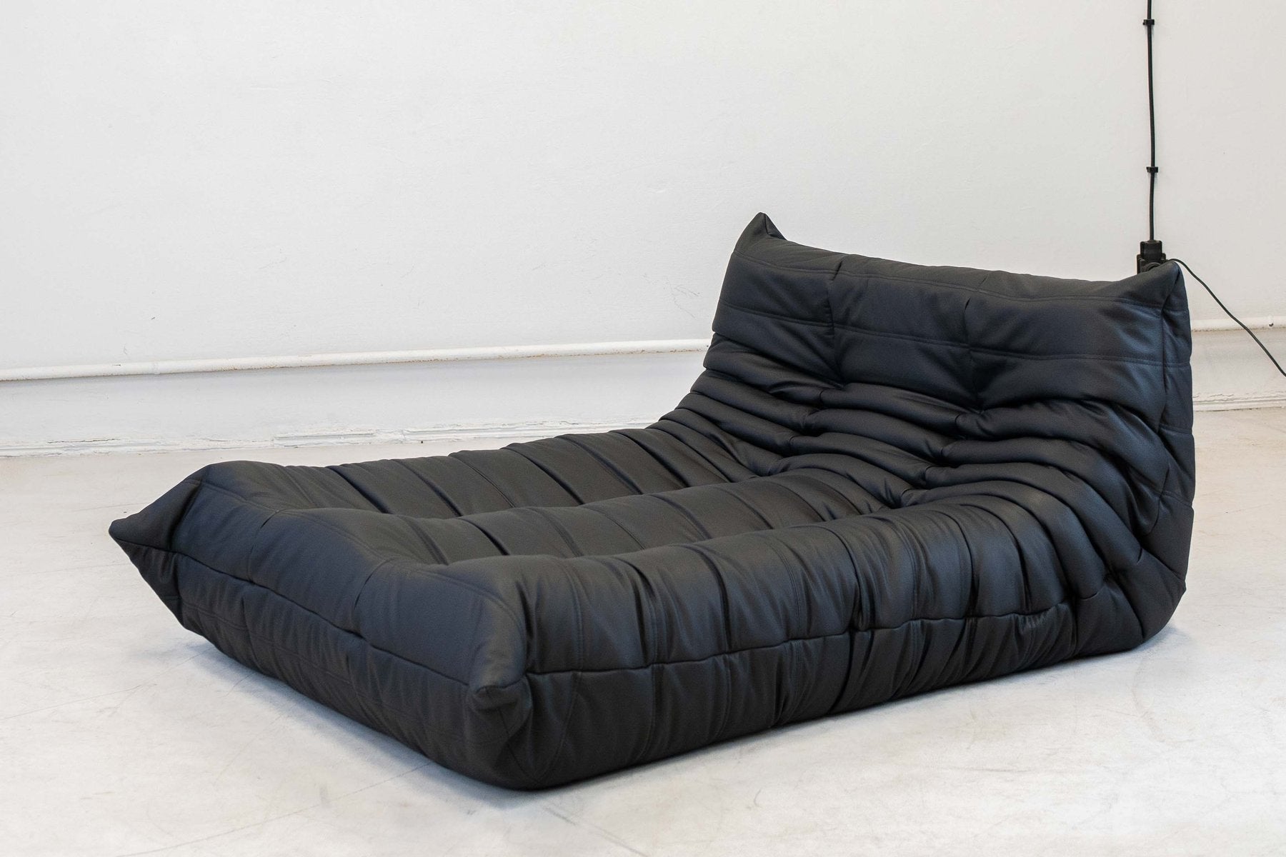 Togo_Chaise_Lounge_in_Black_Leather_by_Michel_Ducaroy_for_Ligne_Roset,_France,_1977