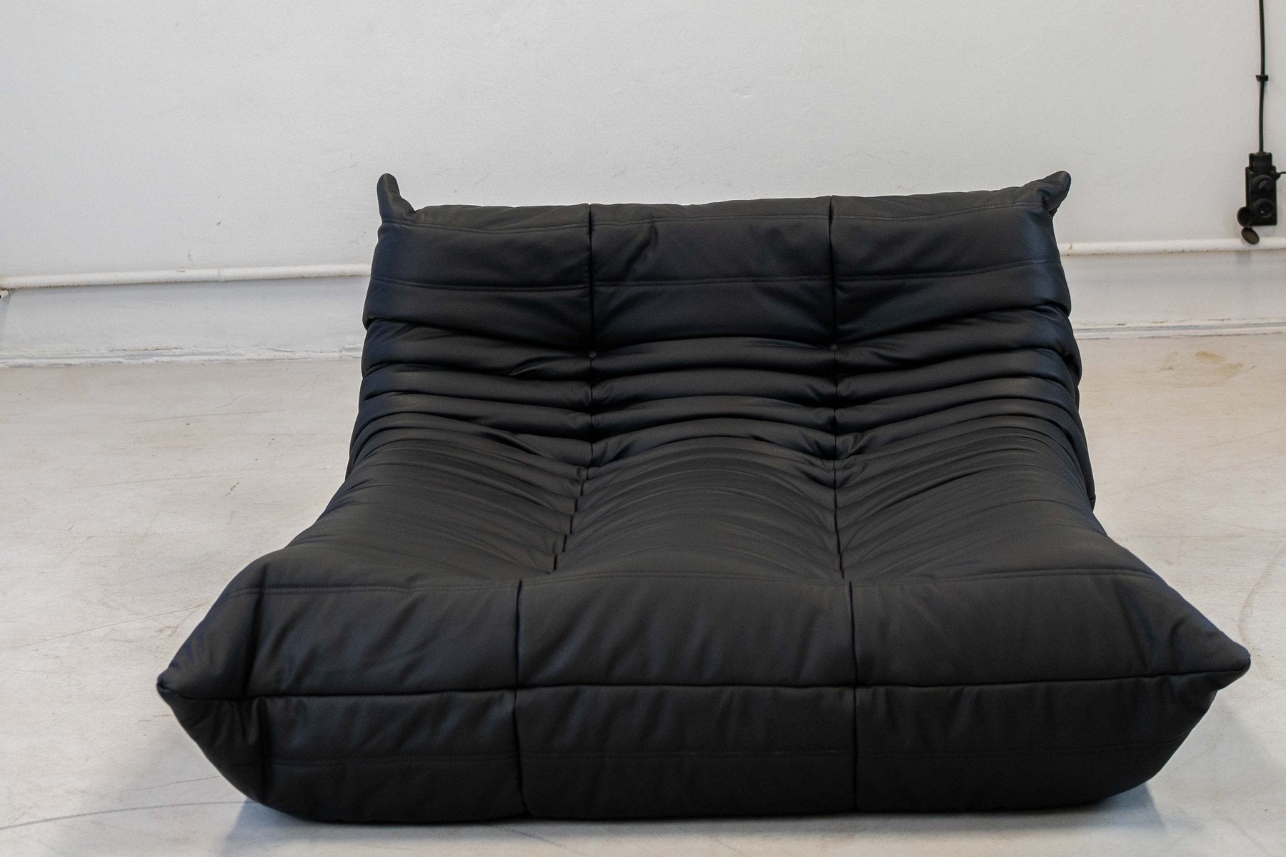 Togo_Chaise_Lounge_in_Black_Leather_by_Michel_Ducaroy_for_Ligne_Roset,_France,_1977