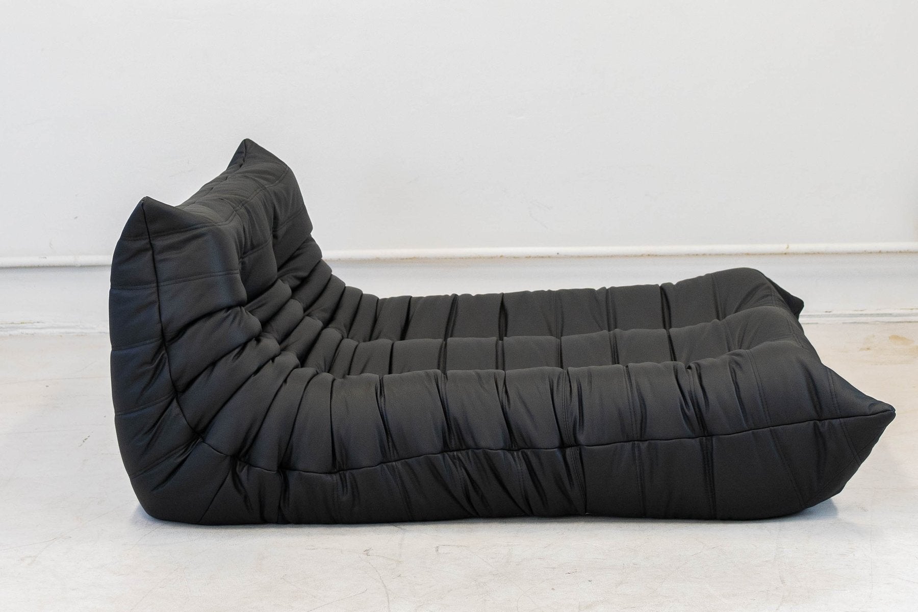 Togo_Chaise_Lounge_in_Black_Leather_by_Michel_Ducaroy_for_Ligne_Roset,_France,_1977