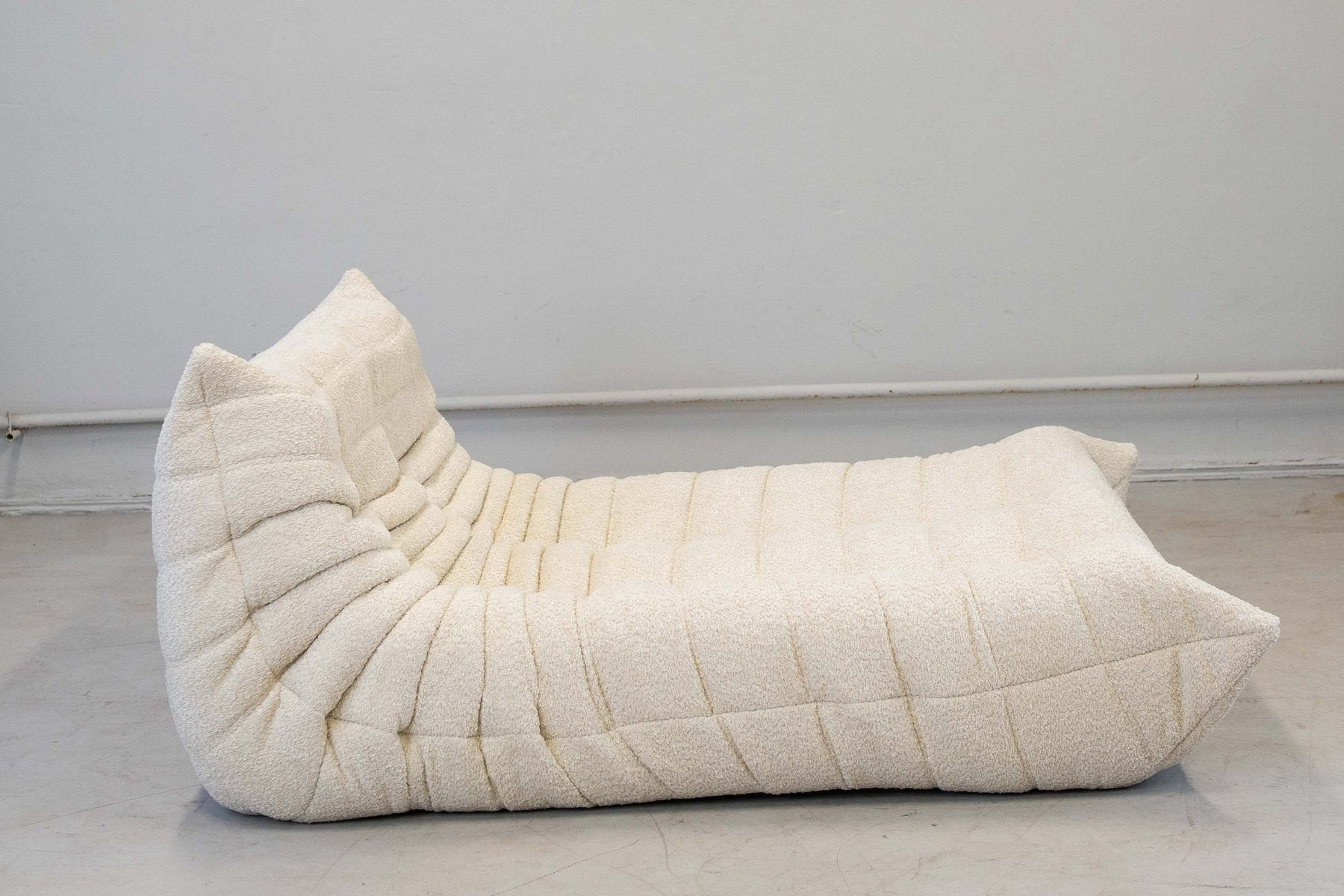 Togo_Chaise_Lounge_in_Bouclette_White_Fabric_by_Michel_Ducaroy_for_Ligne_Roset,_France,_1978