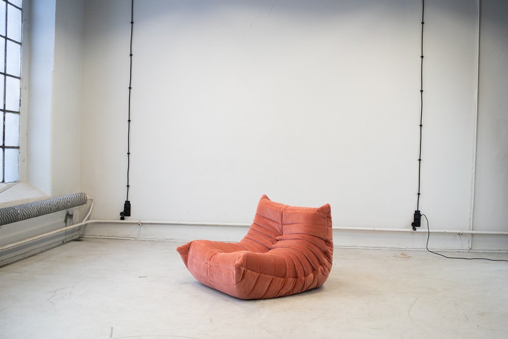 Togo_Lounge_Chair_by_Michel_Ducaroy_for_Ligne_Roset,_Coral_Corduroy,_France,_1970s